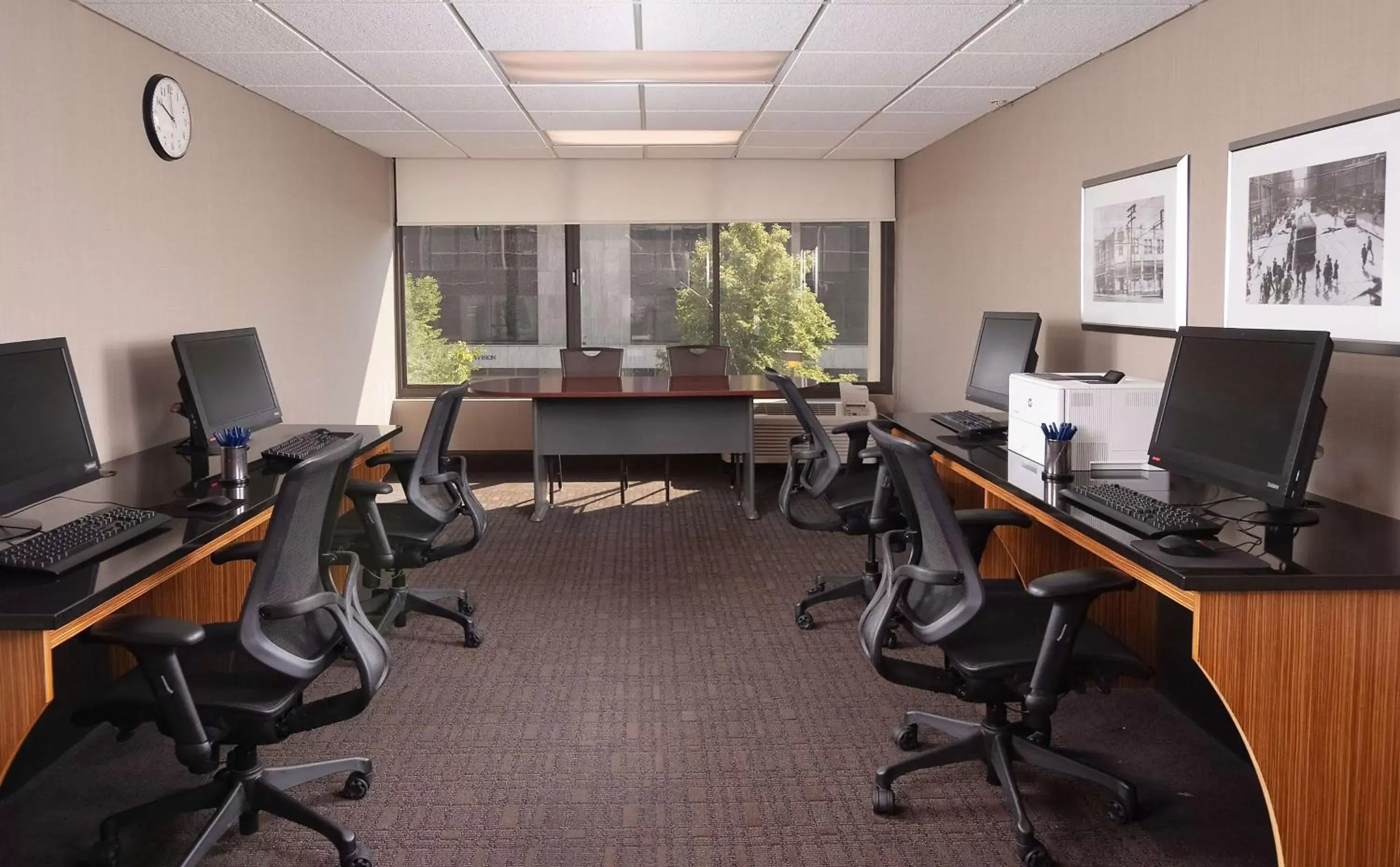 Business facilities in DoubleTree by Hilton Hotel Cleveland Downtown - Lakeside