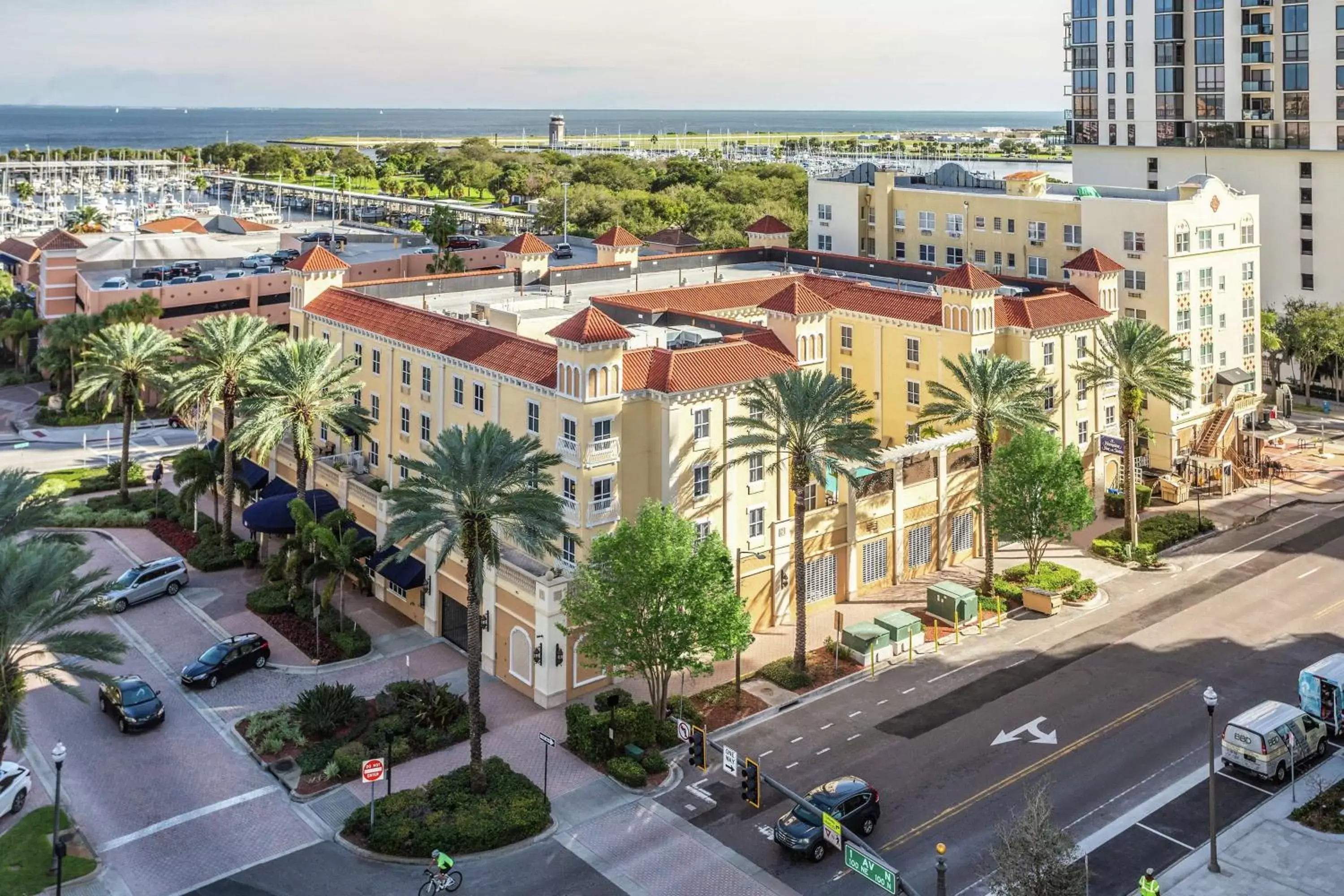 Property building in Hampton Inn & Suites St. Petersburg/Downtown