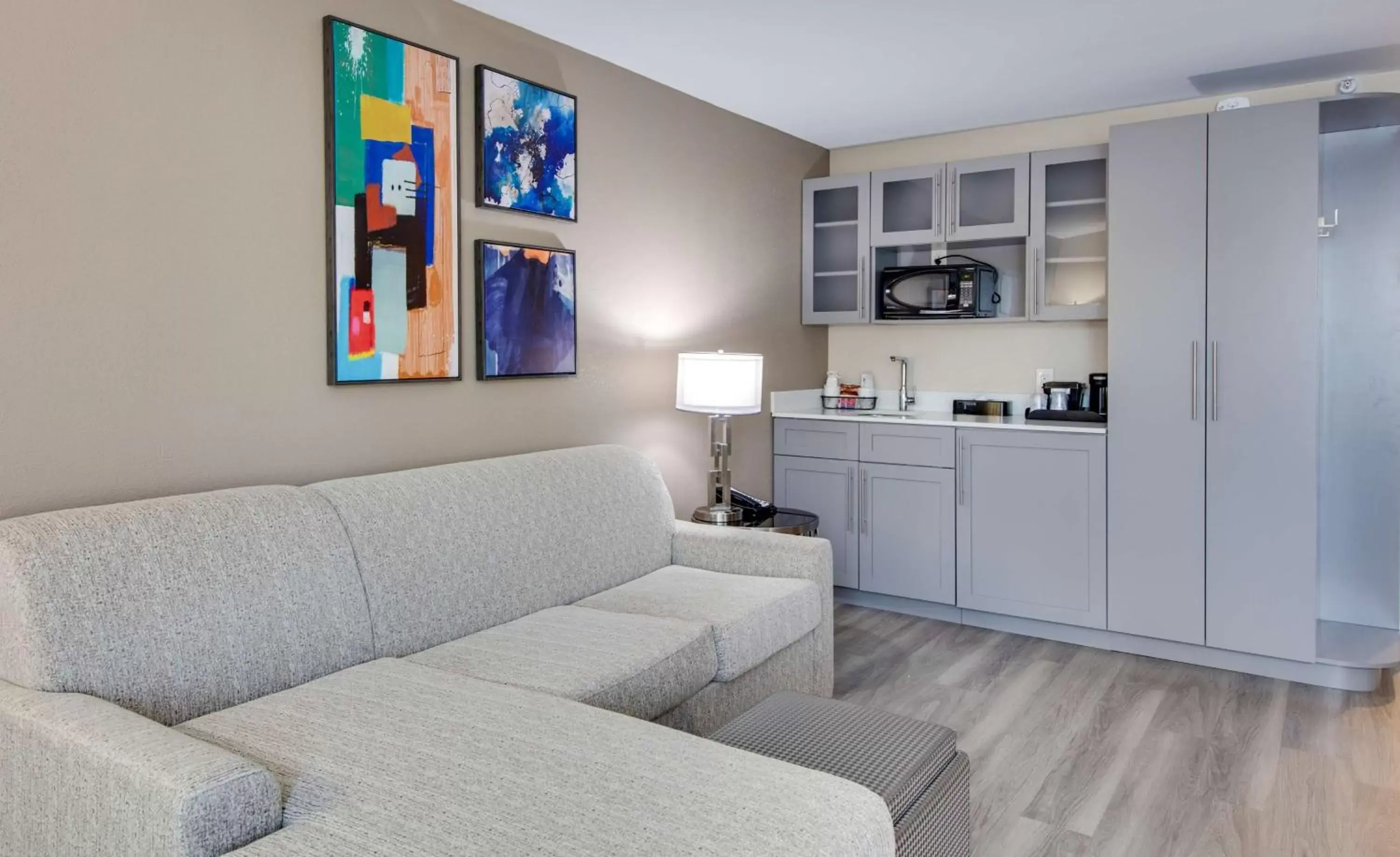 King Suite with Sofa Bed in Best Western Plus Greenville I-385 Inn & Suites King Suite with Sofa Bed in Best Western Plus Greenville I-385 Inn & Suites