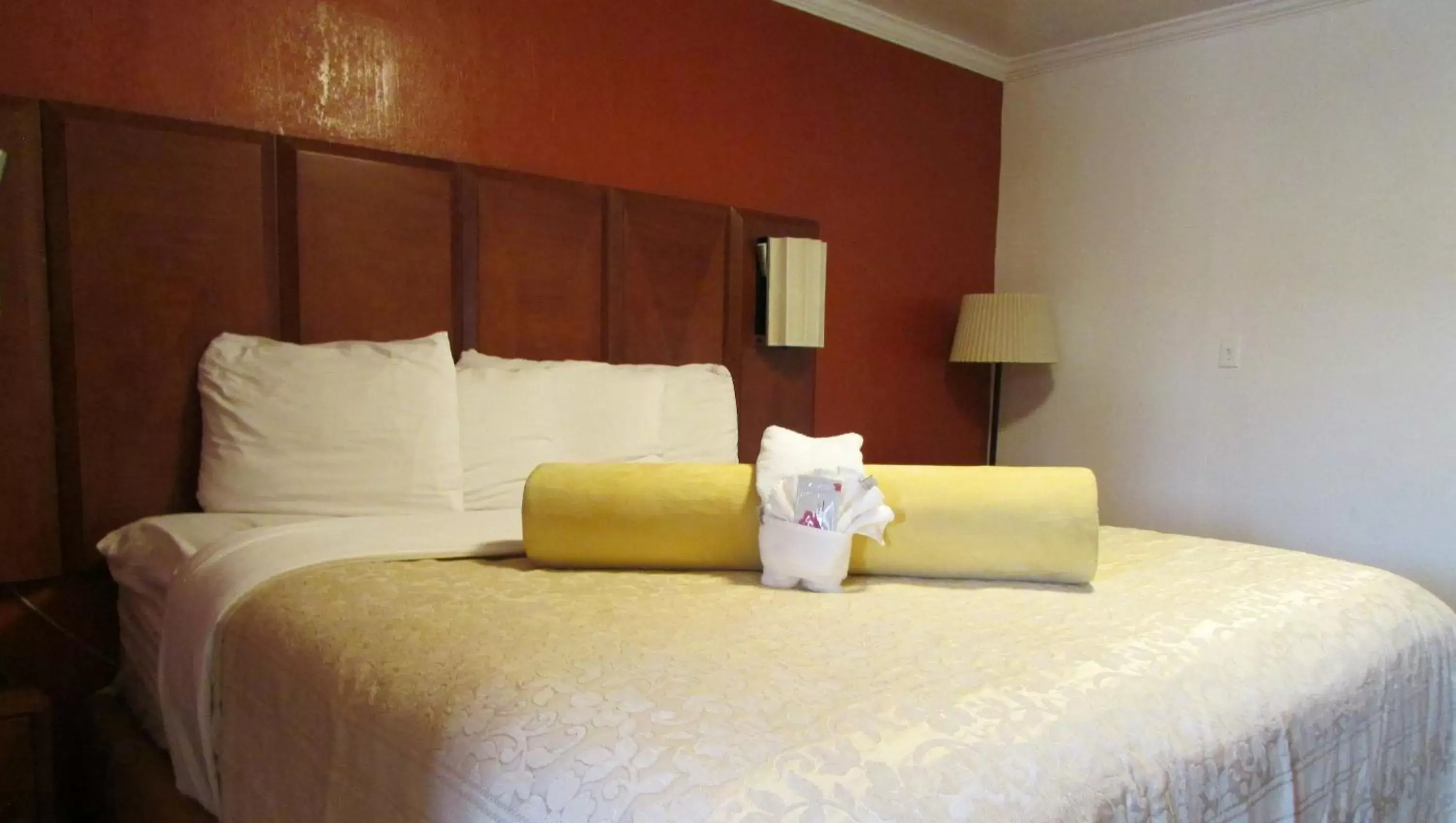 Bedroom, Bed in Magnuson Cedar City