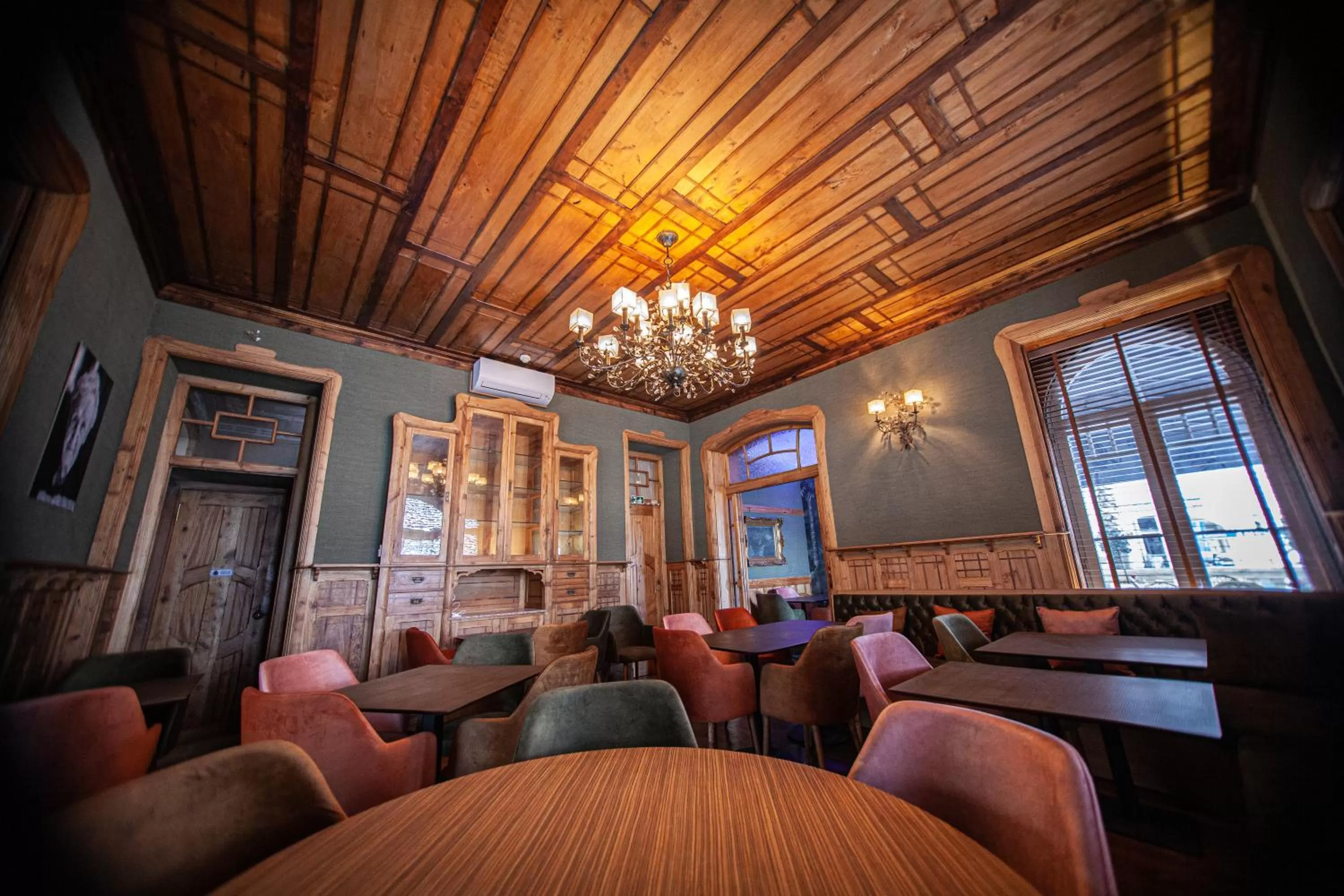 Restaurant/places to eat in Storytellers Palace