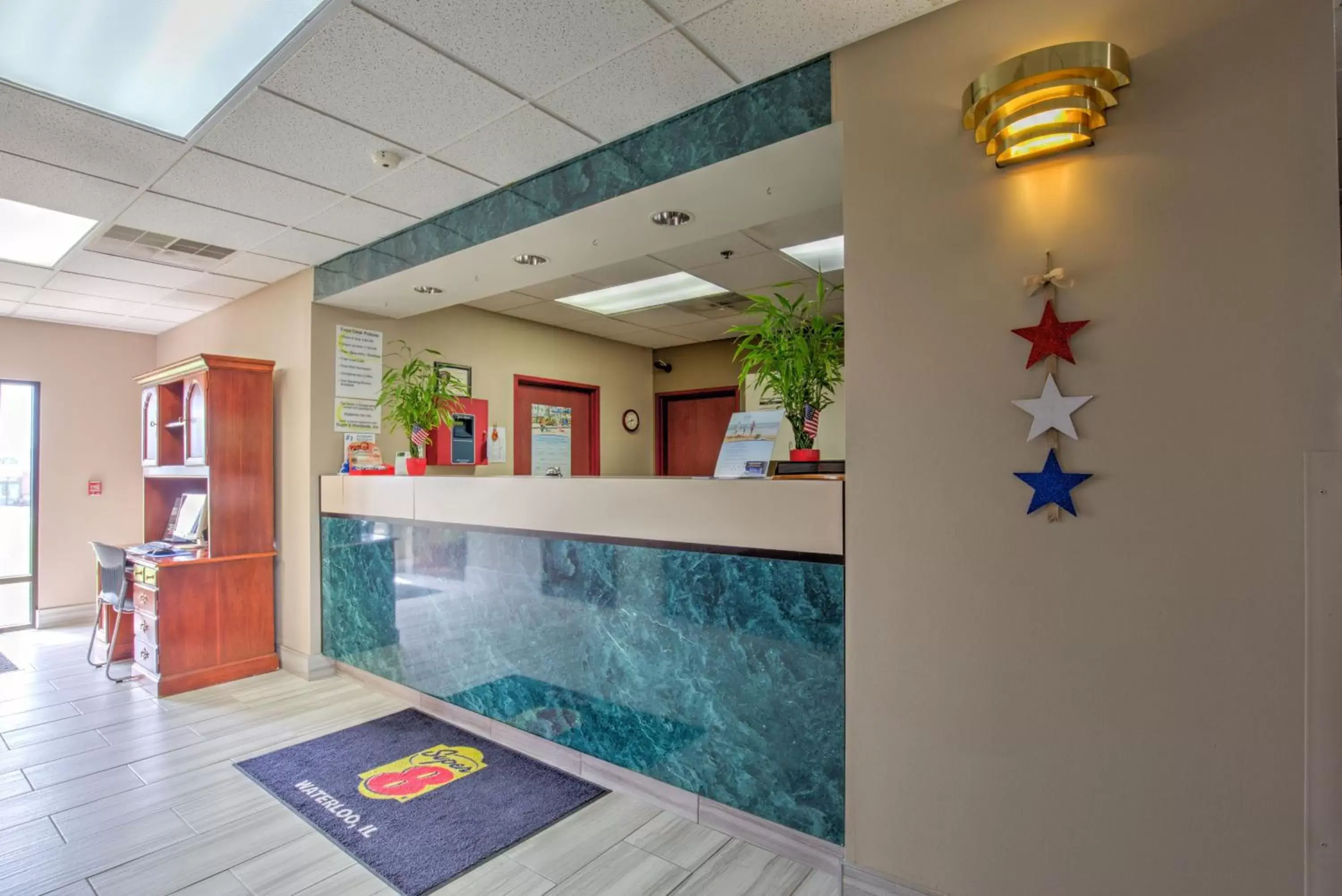 Lobby or reception in Super 8 by Wyndham Waterloo Lobby or reception in Super 8 by Wyndham Waterloo