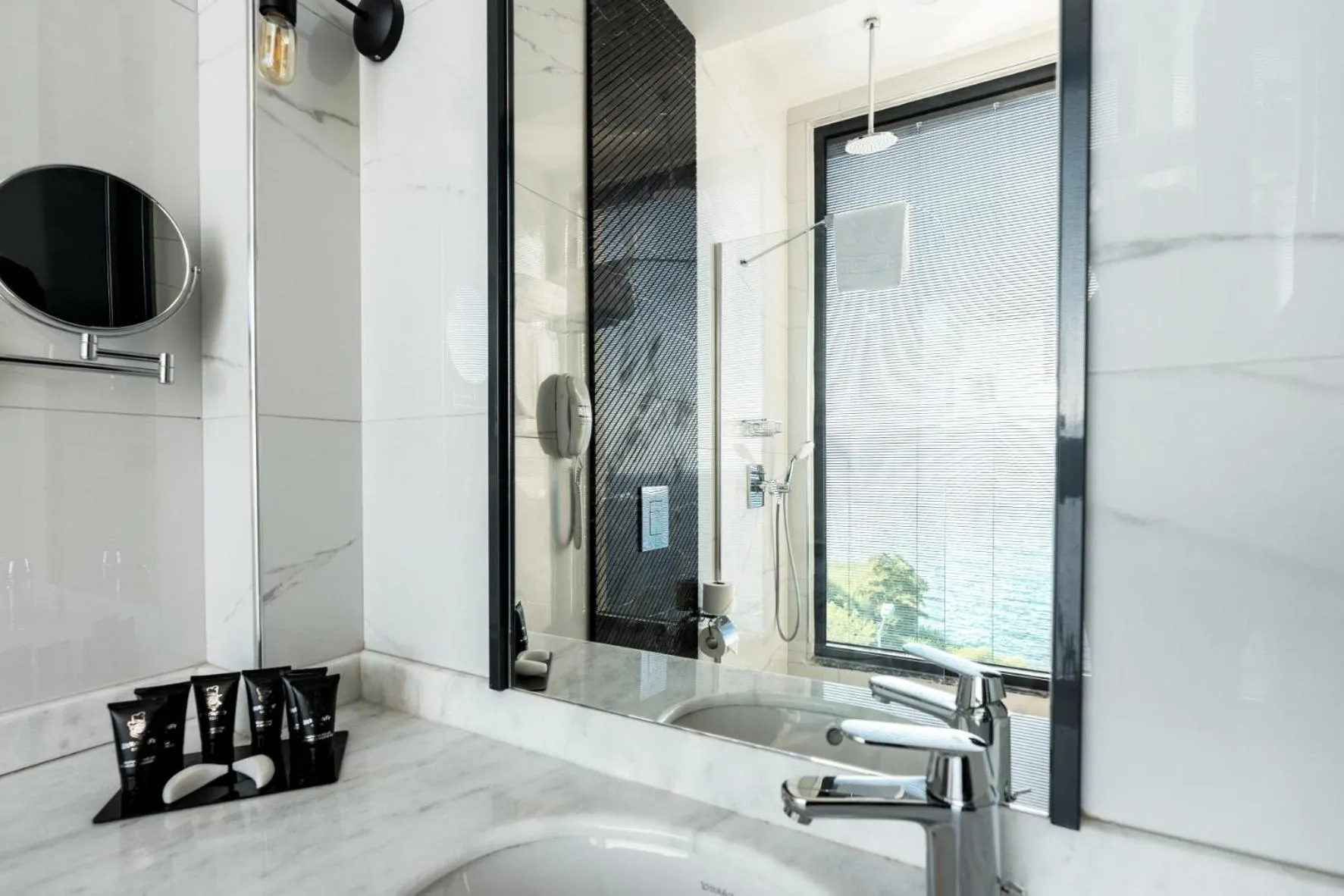 Bathroom in Lucky Monkey Hotel