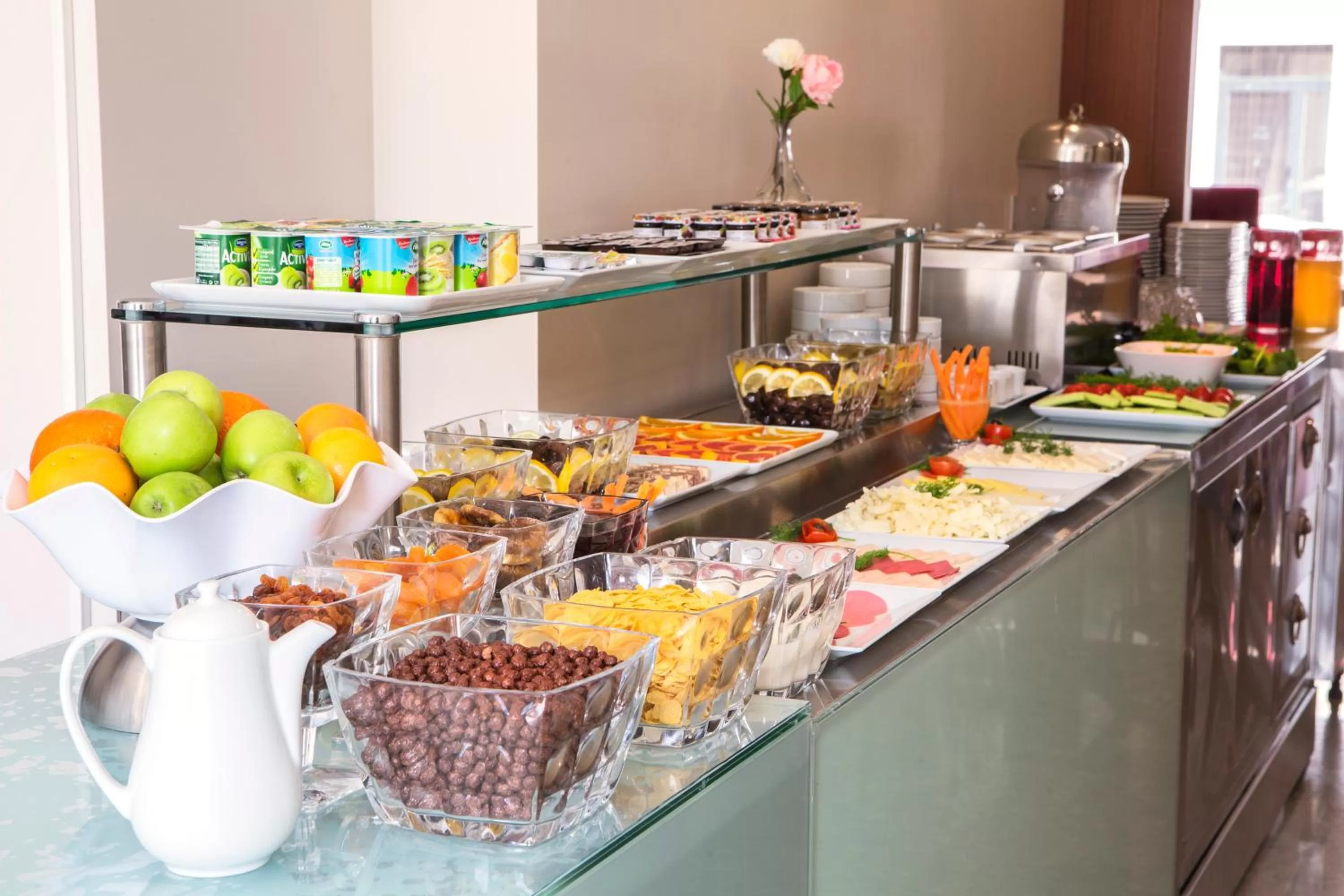 Restaurant/places to eat in Obelisk Hotel & Suites