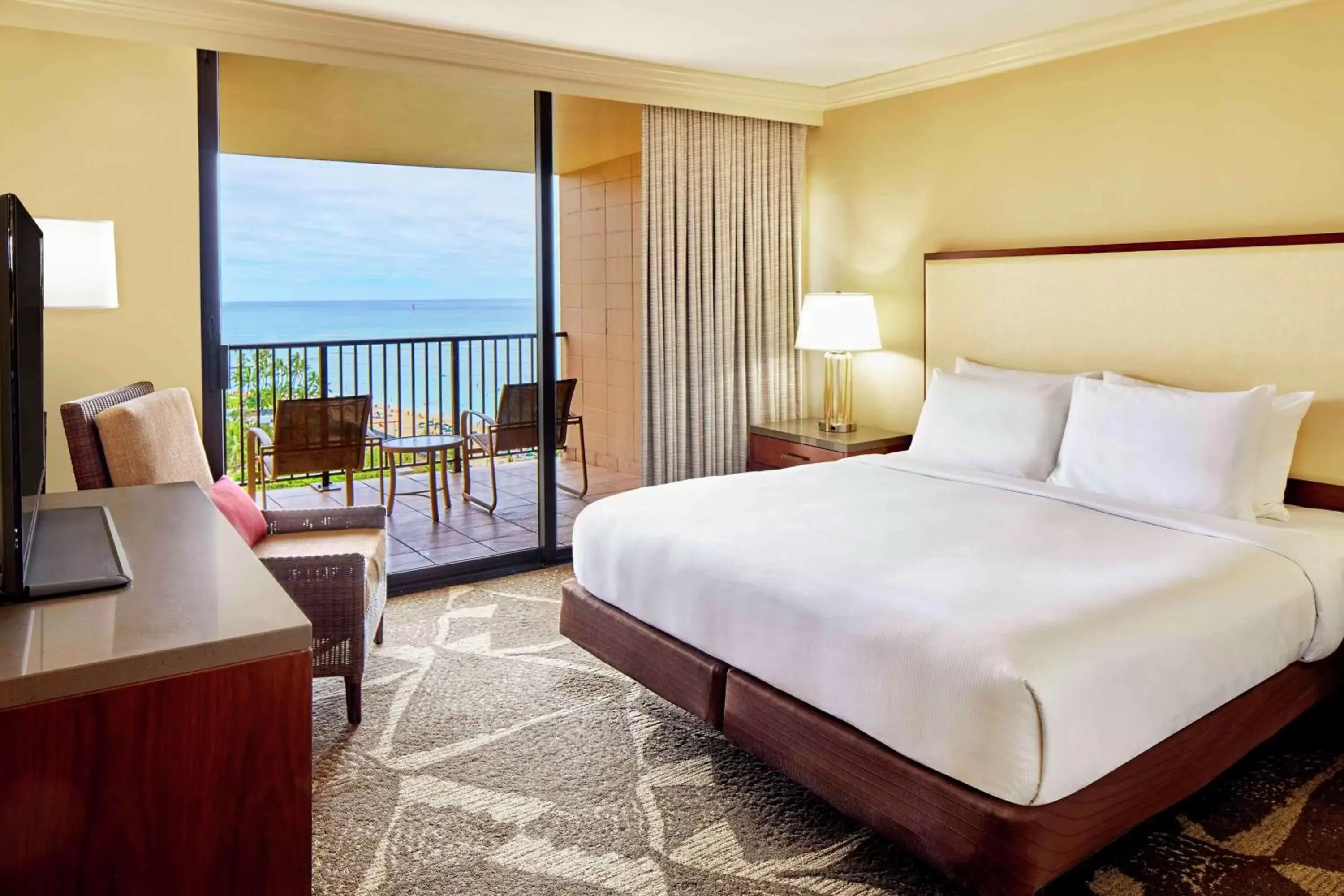 Bed, Sea View in Hilton Hawaiian Village Waikiki Beach Resort