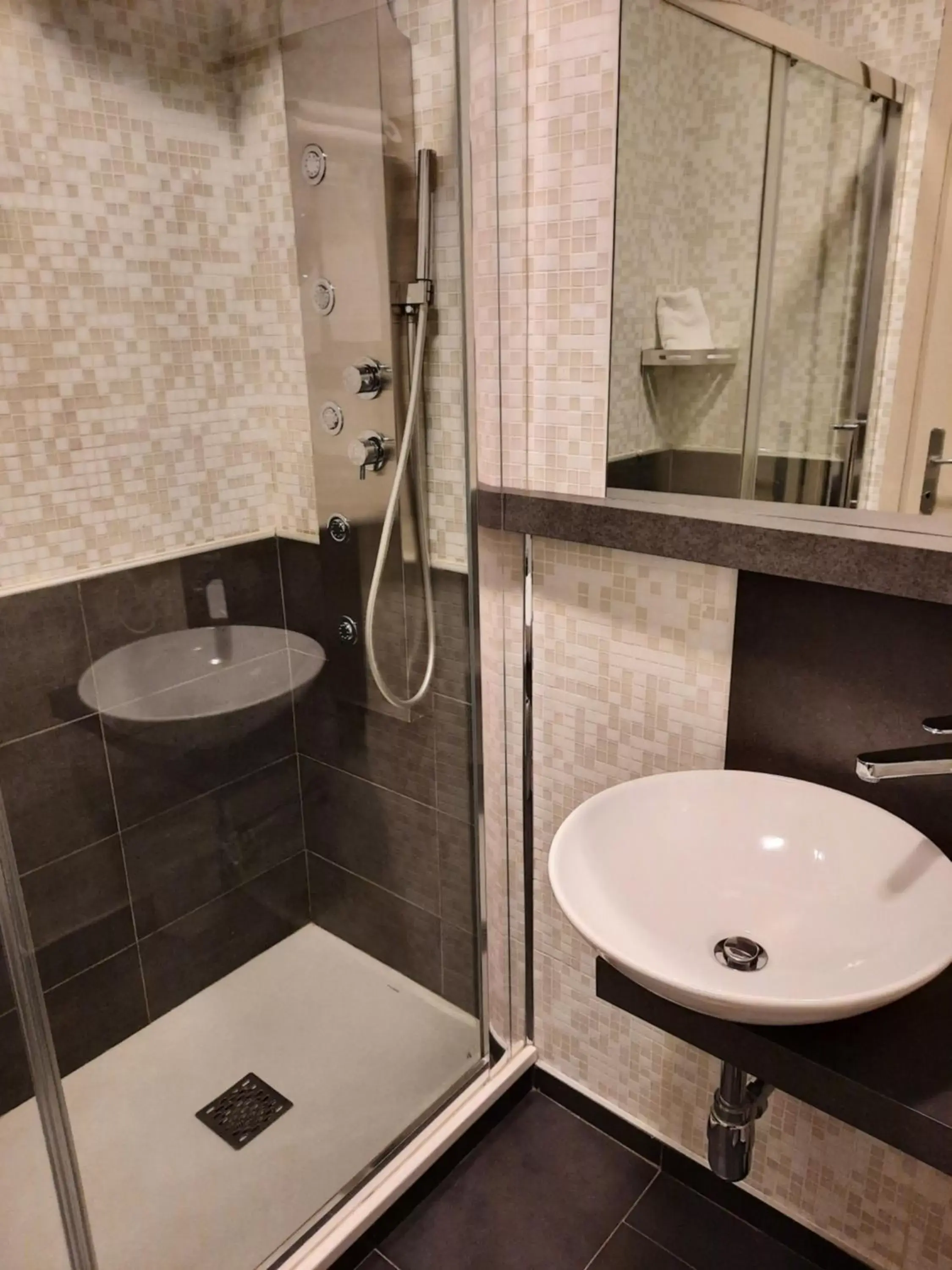 Bathroom in Best Western Hotel Continental Bathroom in Best Western Hotel Continental