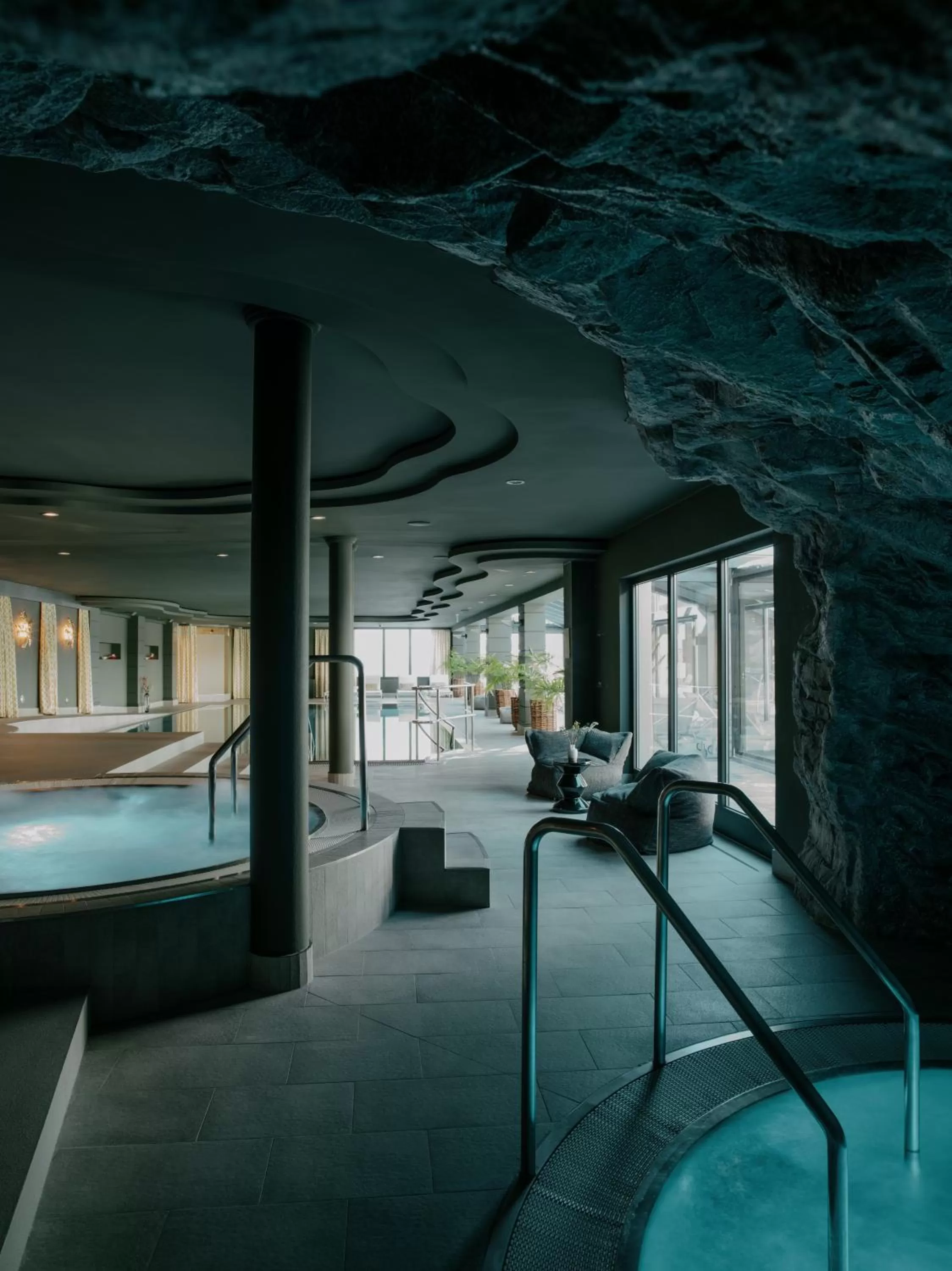 Swimming pool in BEAUSiTE Zermatt