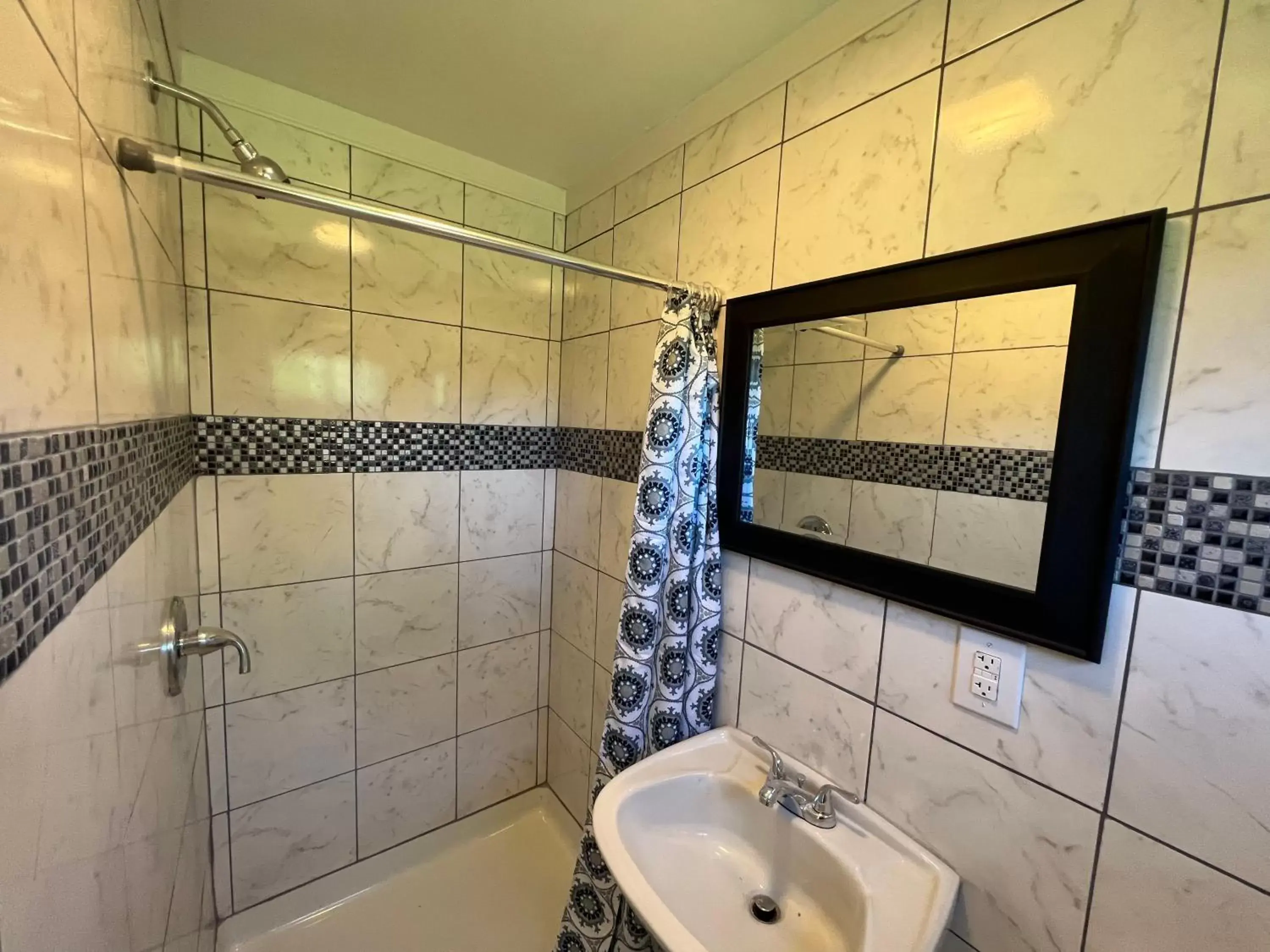 Bathroom in Cobmin Ridge Motel