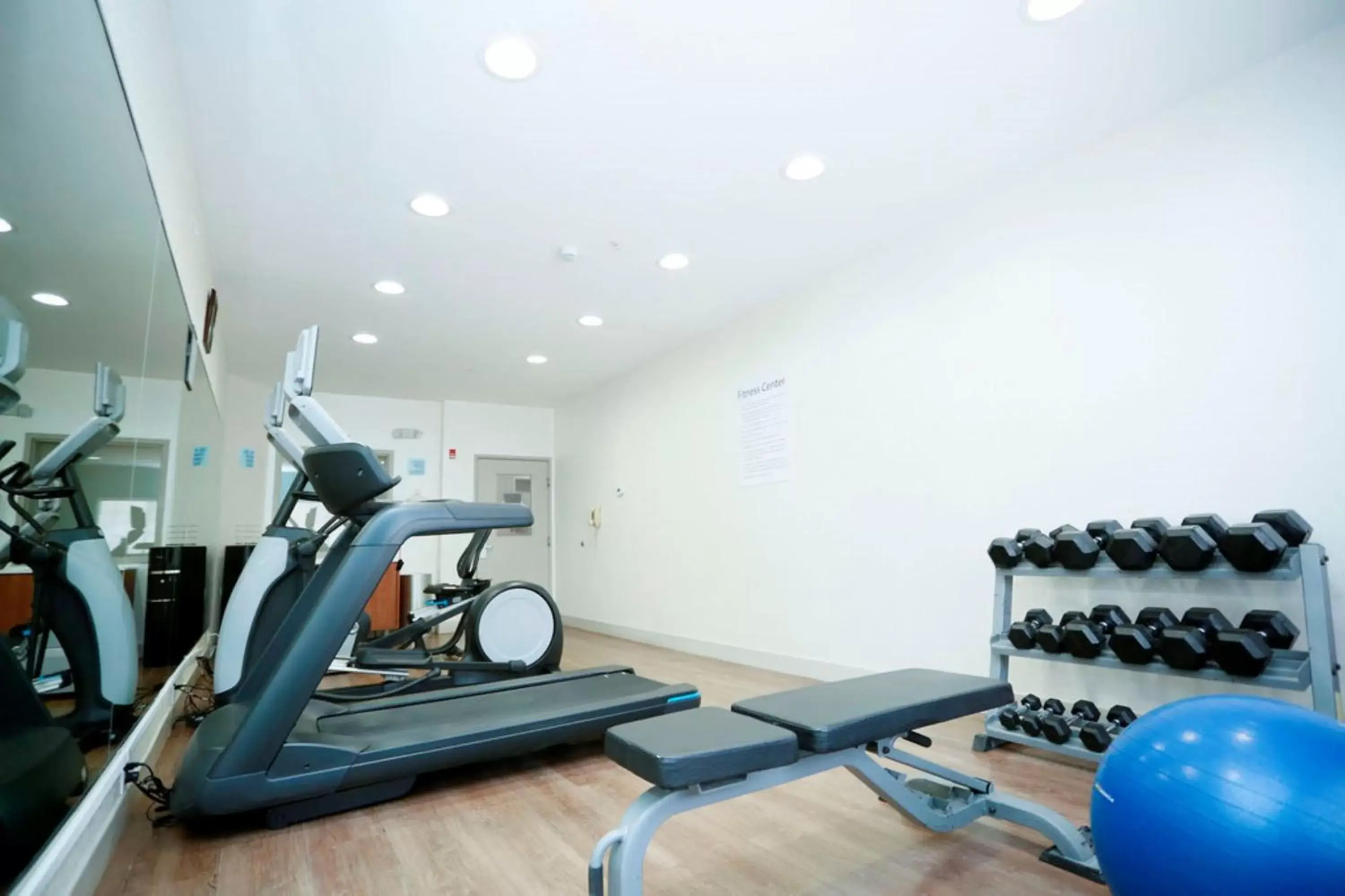 Fitness centre/facilities, Fitness Center/Facilities in Holiday Inn Express Hotel & Suites Carlsbad, an IHG Hotel