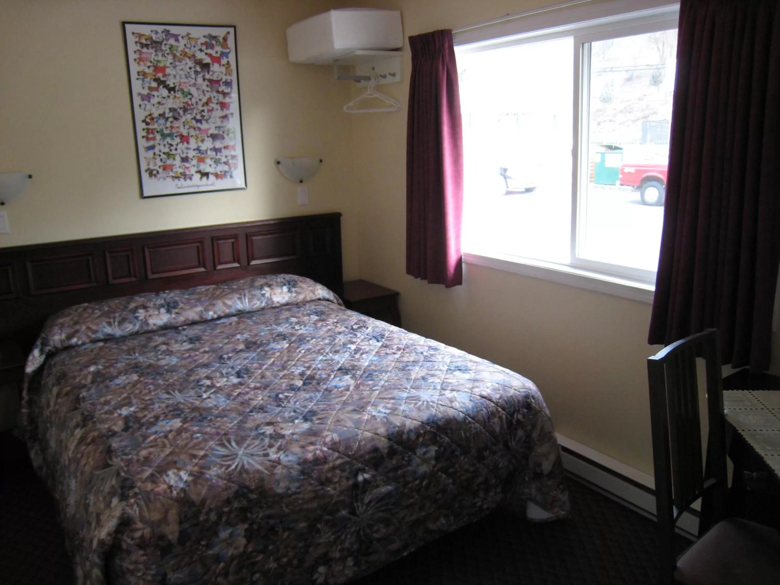 Day, Bed in Johnny's Motel