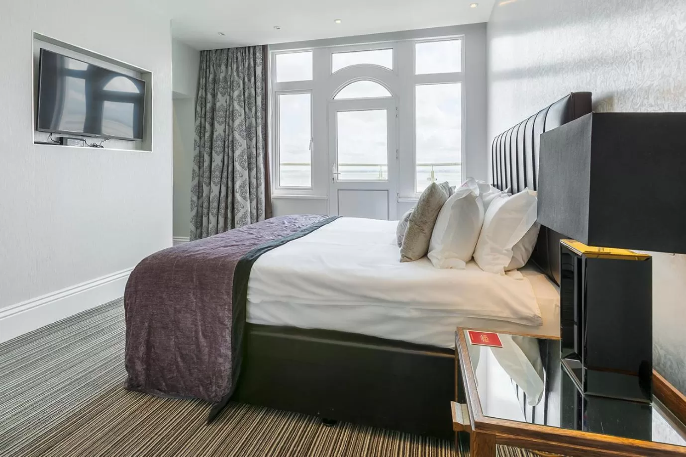 Balcony/Terrace, Bed in Muthu Westcliff Hotel (Near London Southend Airport)