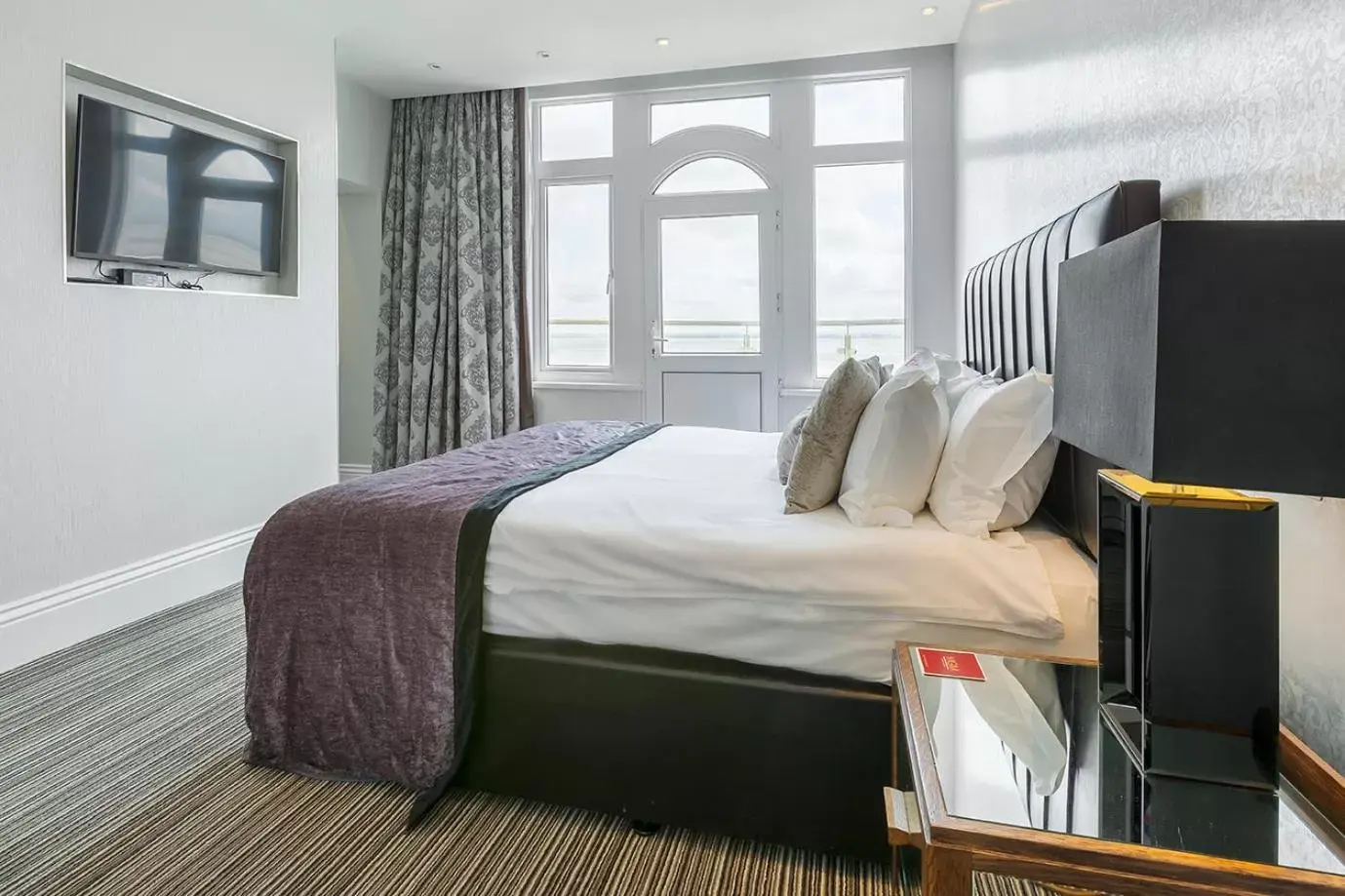 Balcony/Terrace, Bed in Muthu Westcliff Hotel (Near London Southend Airport) Balcony/Terrace, Bed in Muthu Westcliff Hotel (Near London Southend Airport)