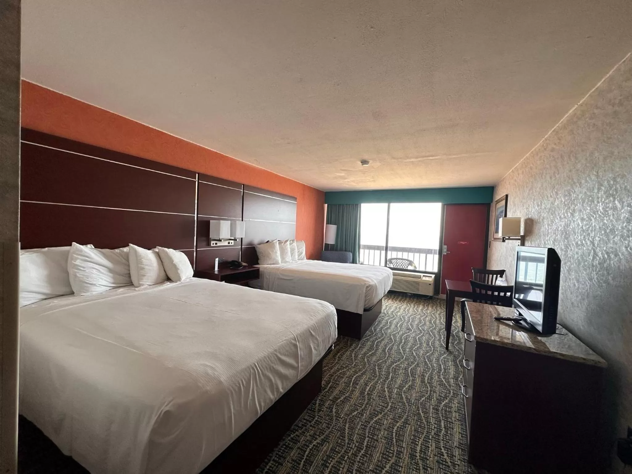 Bedroom, Bed in The Breakers Resort Inn