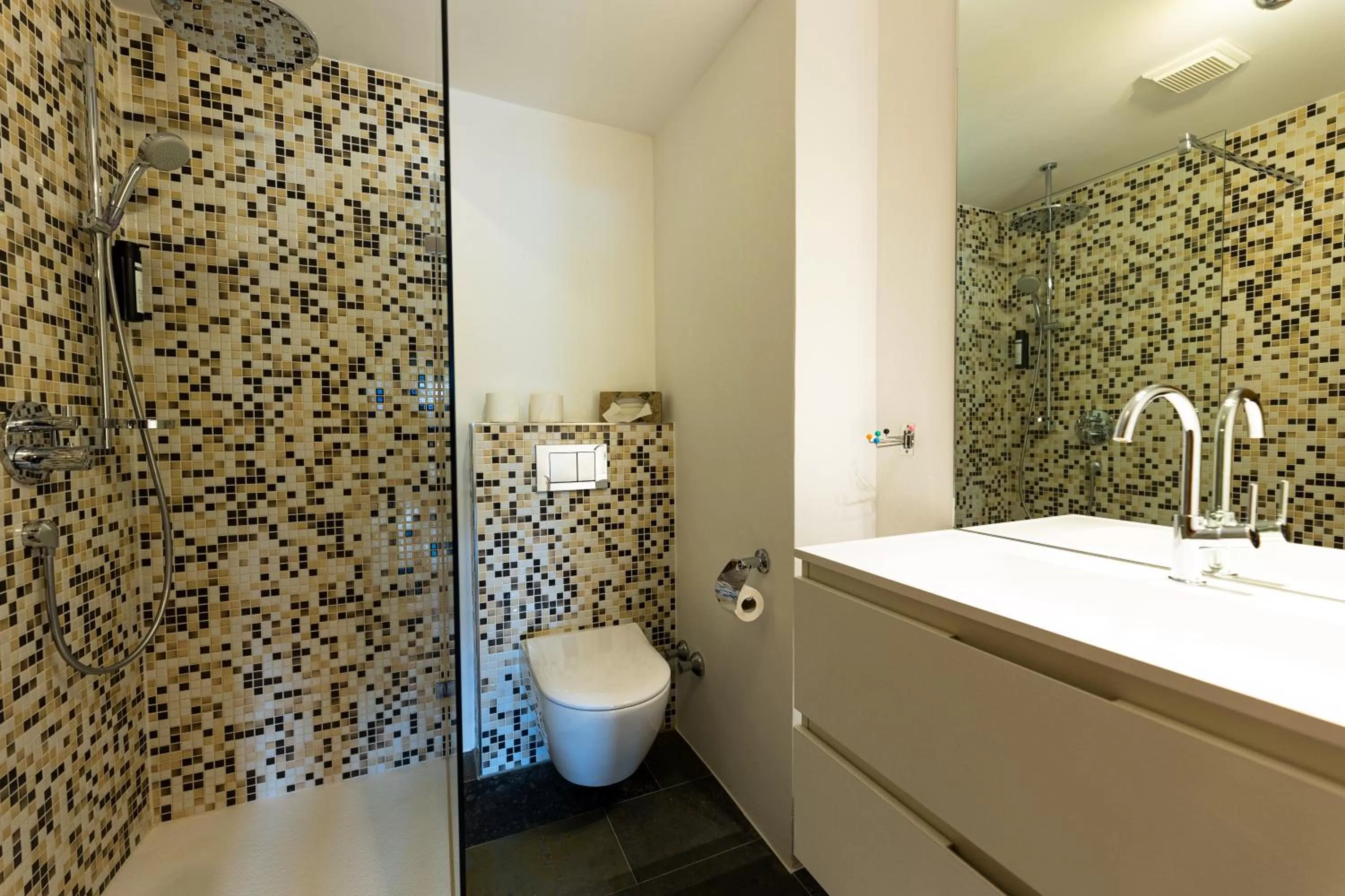 Bathroom in Wellness Aparthotel "Lechlife" incl Pool - 400m zum LIFT