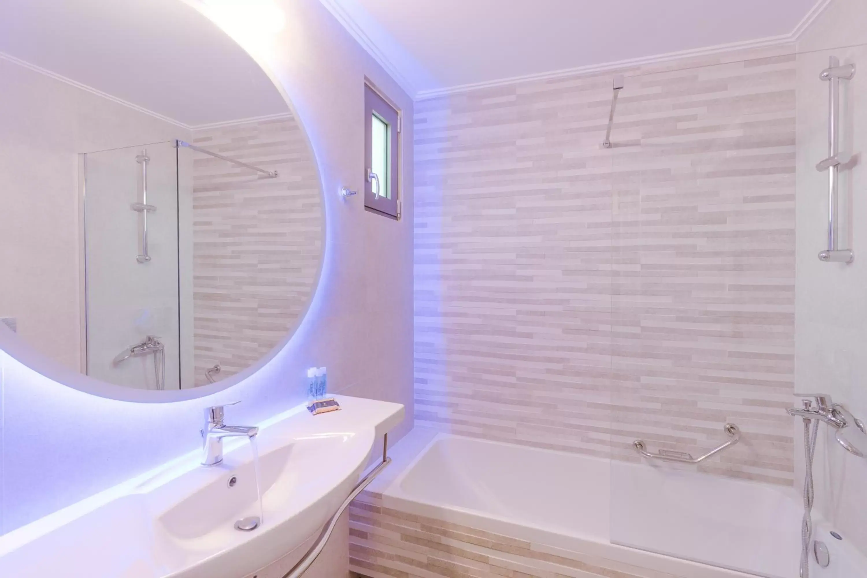 Bathroom in Akti Taygetos - Conference Resort