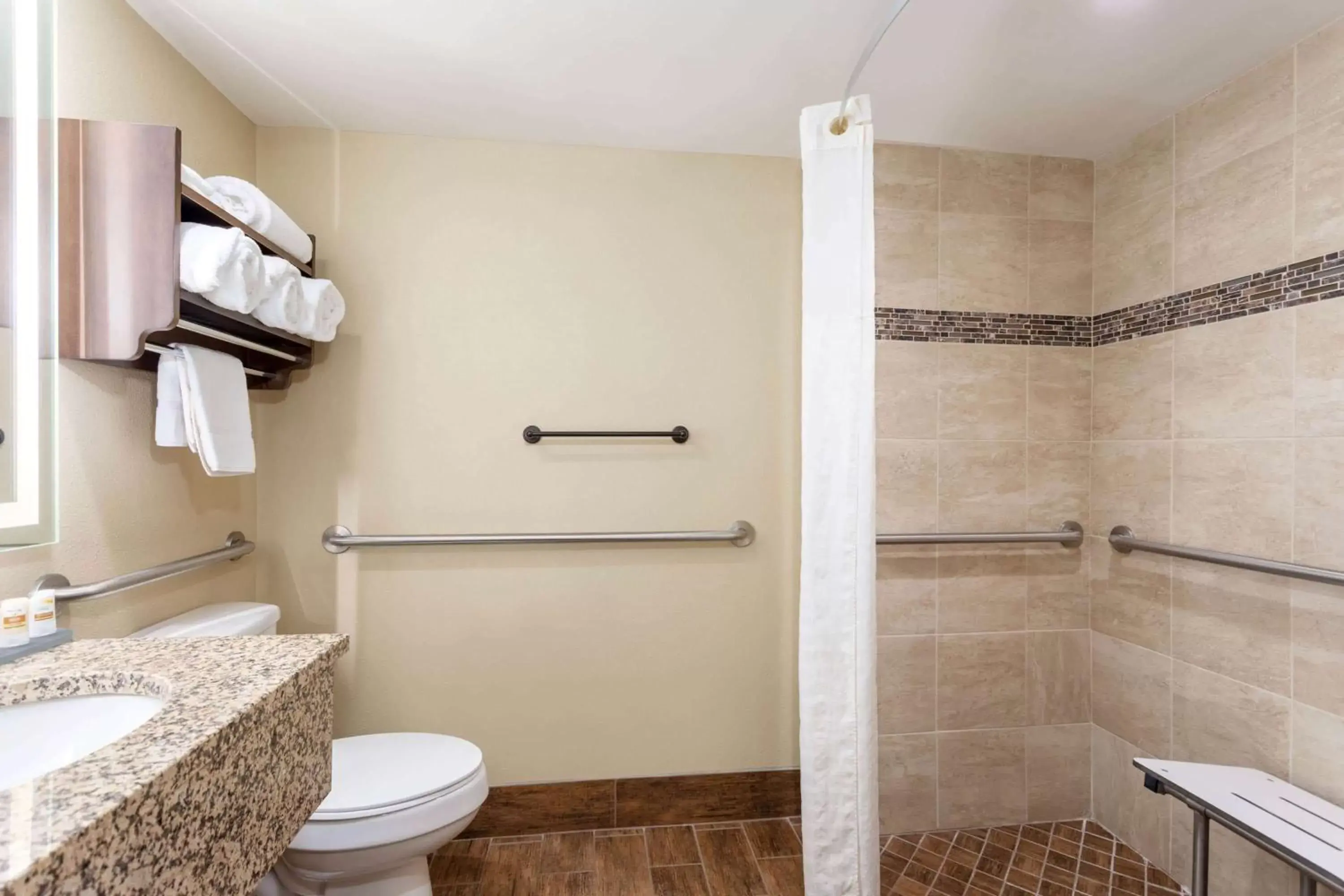 Bathroom in La Quinta by Wyndham Pigeon Forge