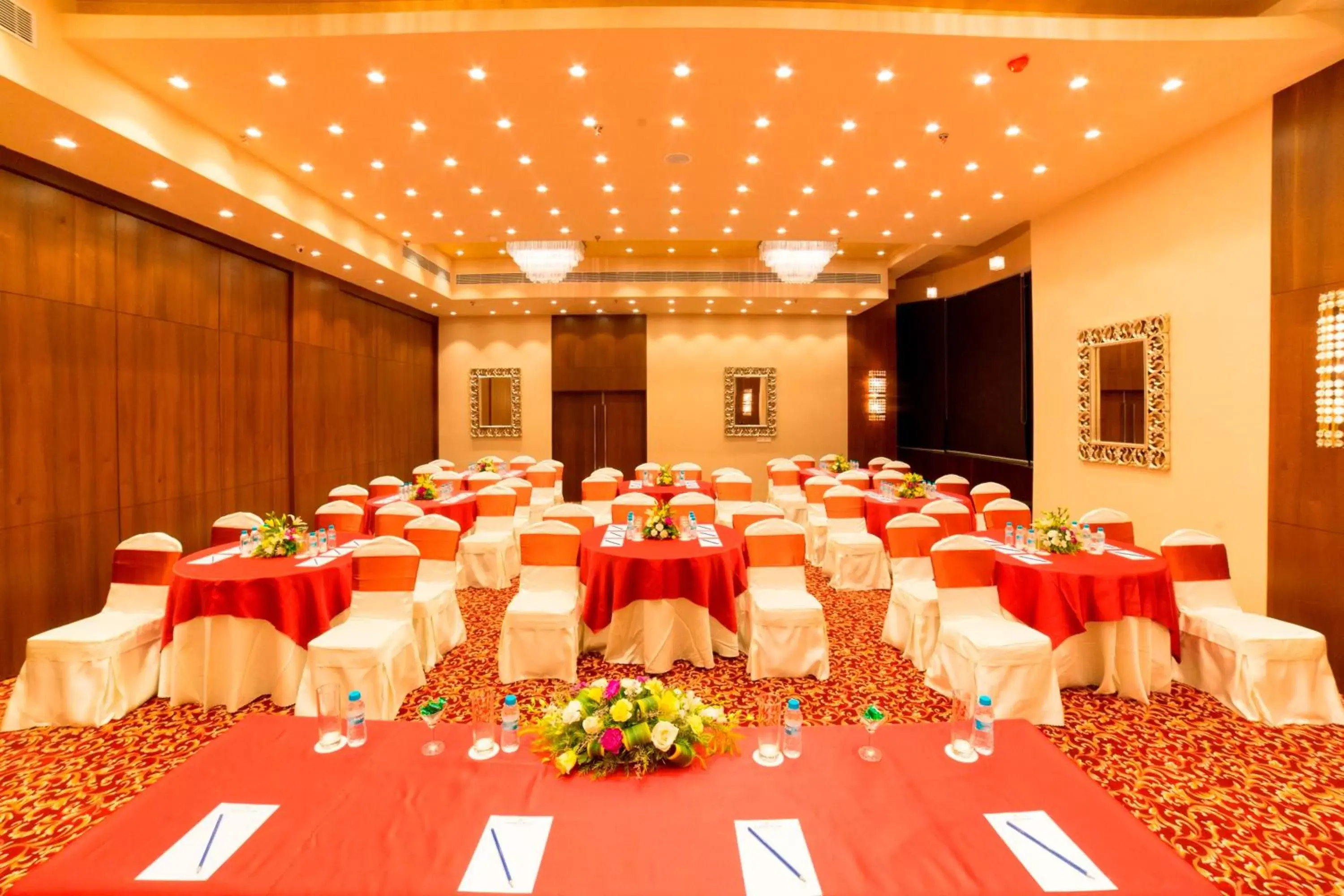 Restaurant/places to eat, Banquet Facilities in Golden Tulip Saltlake Kolkata