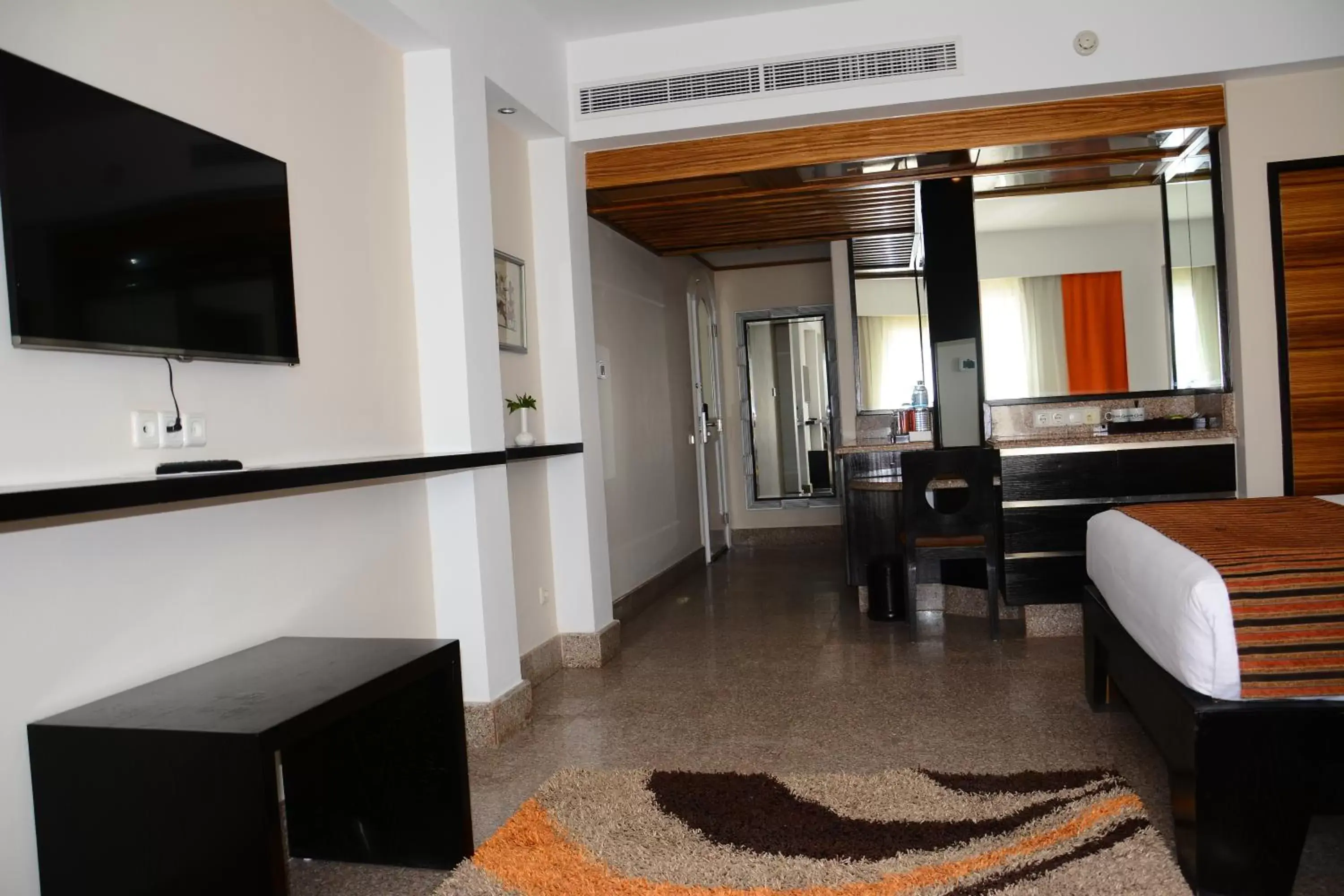 Bedroom, TV/Entertainment Center in Monte Carlo Sharm Resort & Spa