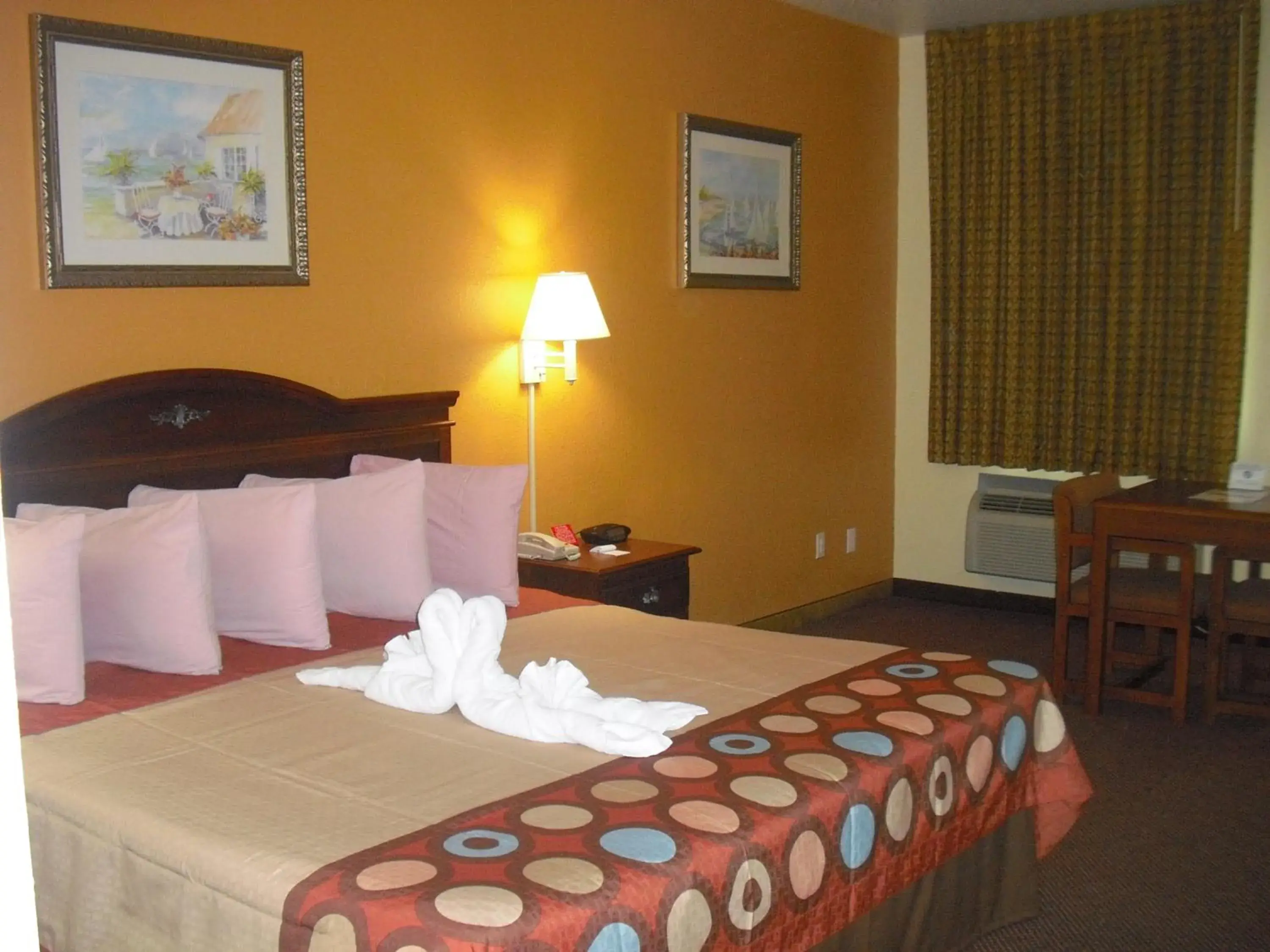 Deluxe King Studio Suite with Jetted Tub - Smoking
in Super 8 by Wyndham Daytona Beach Deluxe King Studio Suite with Jetted Tub - Smoking
in Super 8 by Wyndham Daytona Beach