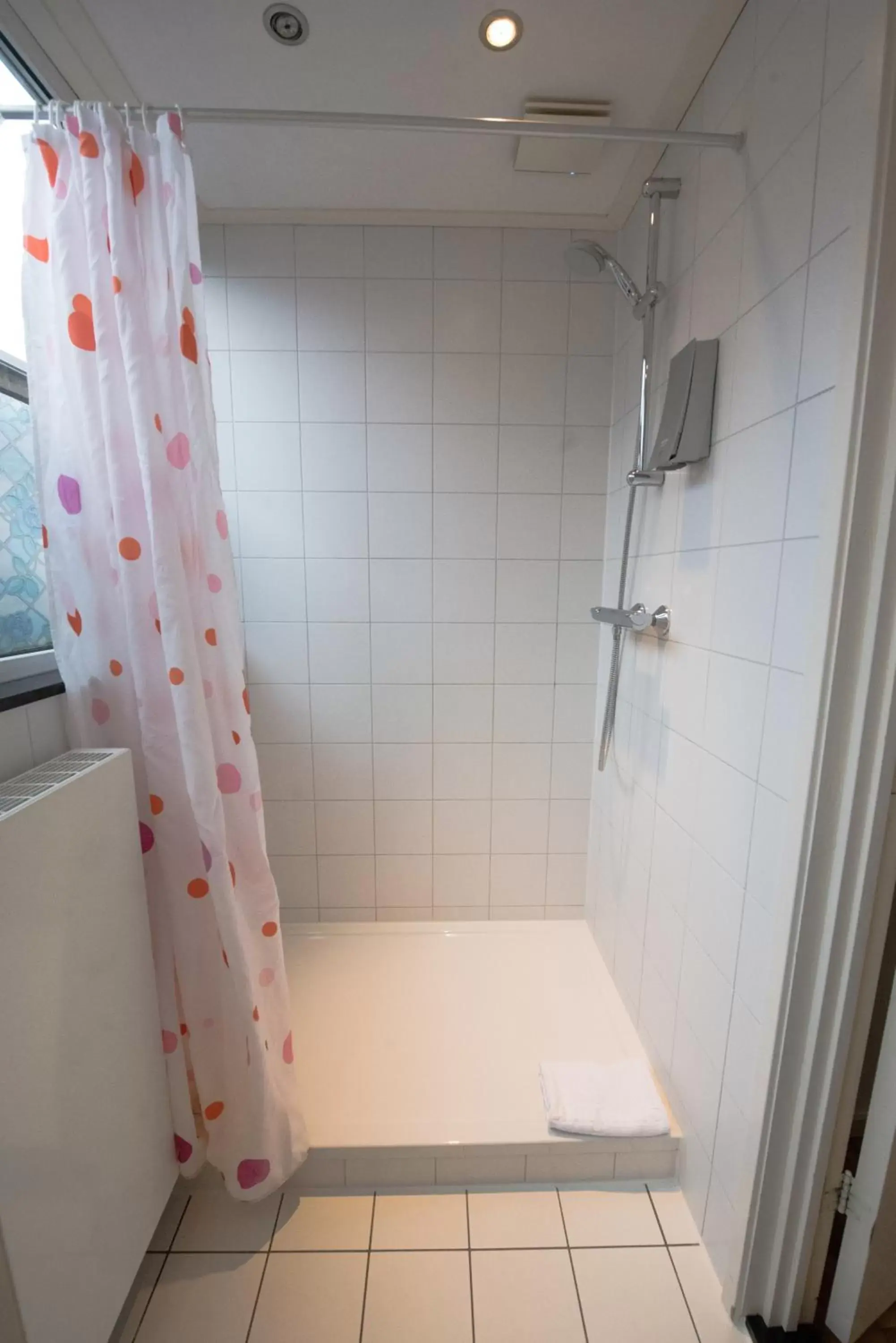 Shower, Bathroom in Flonk Hotel Groningen Centre, BW Signature Collection voorheen Best Western Hotel Groningen Centre