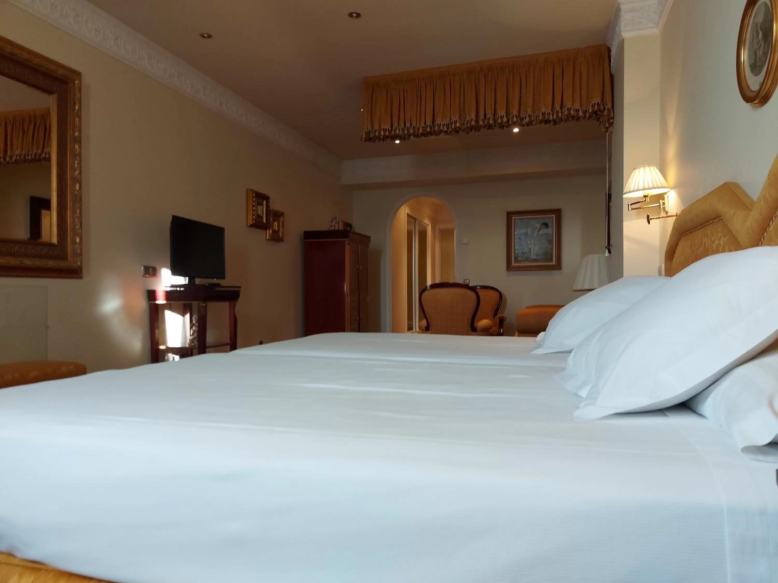 Photo of the whole room, Bed in Hotel Alameda Palace