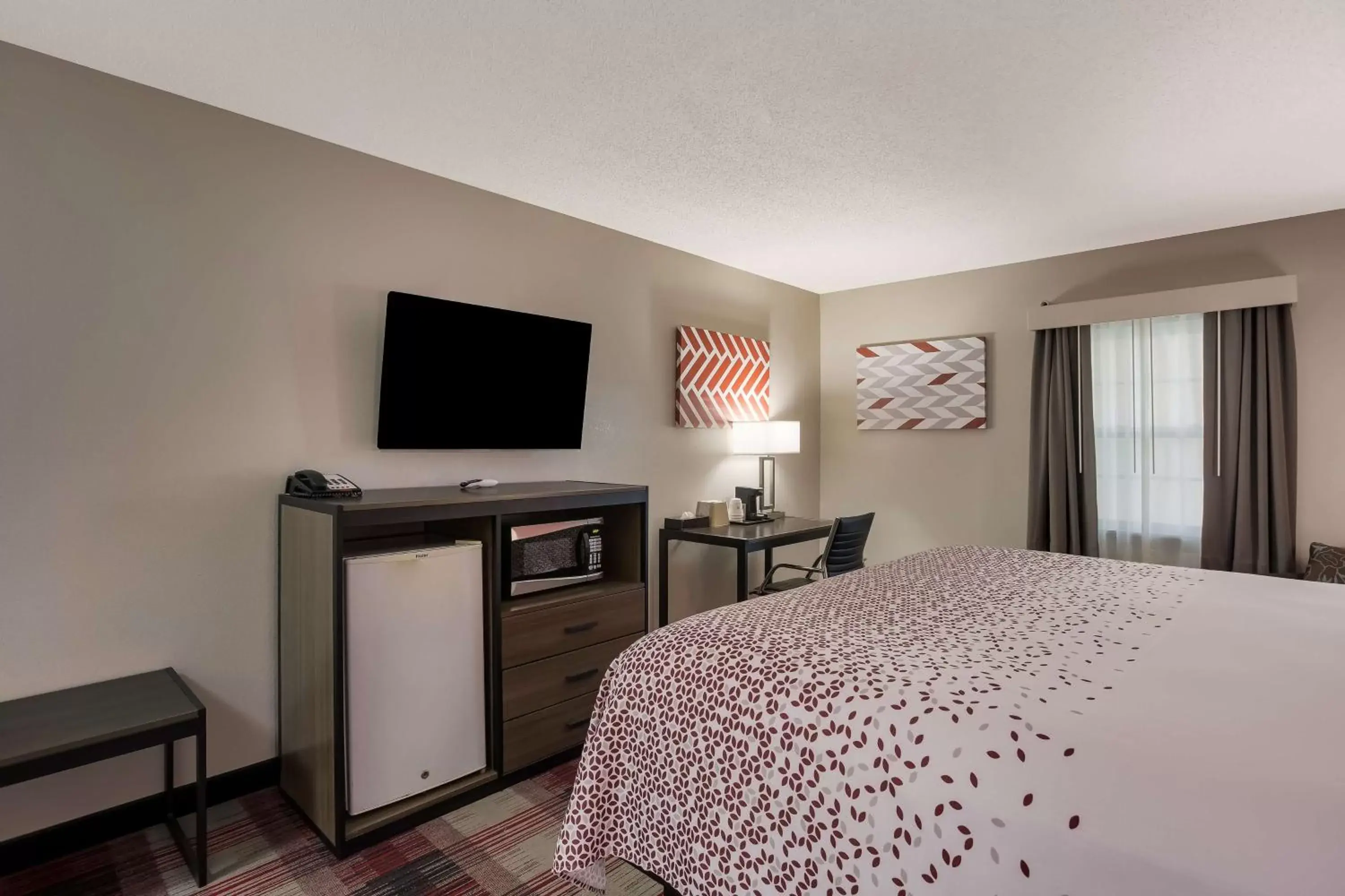 Bedroom, Bed in SureStay Hotel by Best Western Higginsville