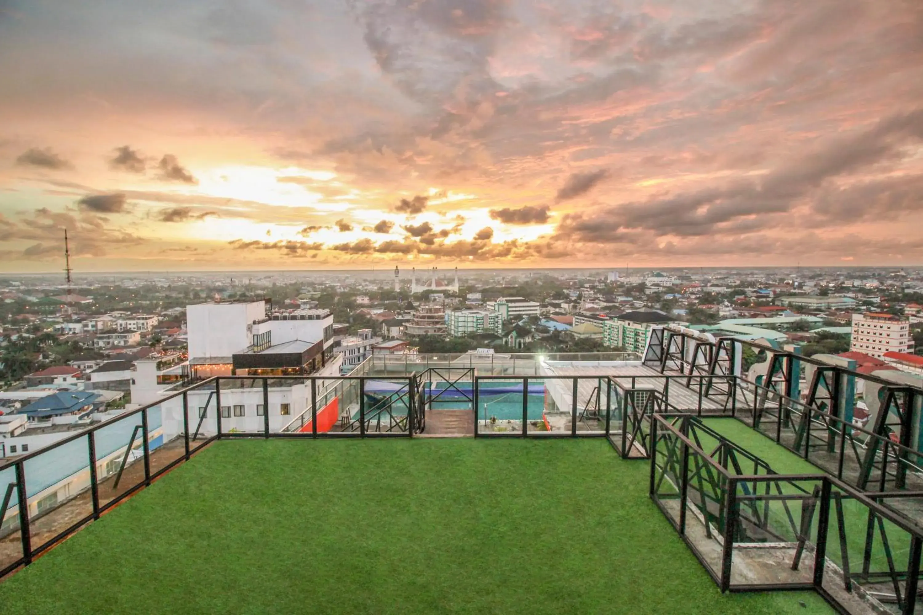 Pool view in HARRIS Hotel Pontianak Pool view in HARRIS Hotel Pontianak