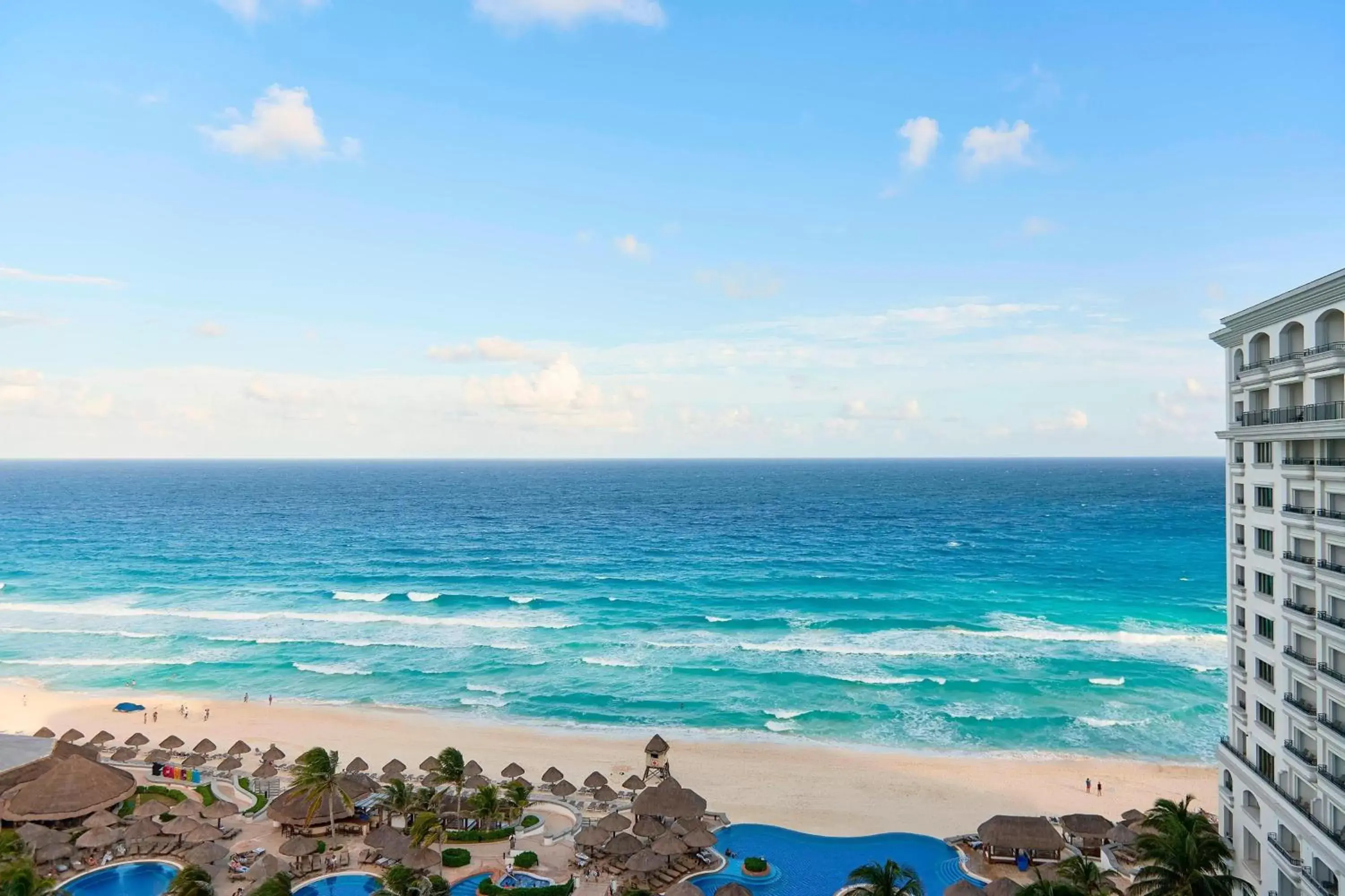 Photo of the whole room, Beach in JW Marriott Cancun Resort & Spa