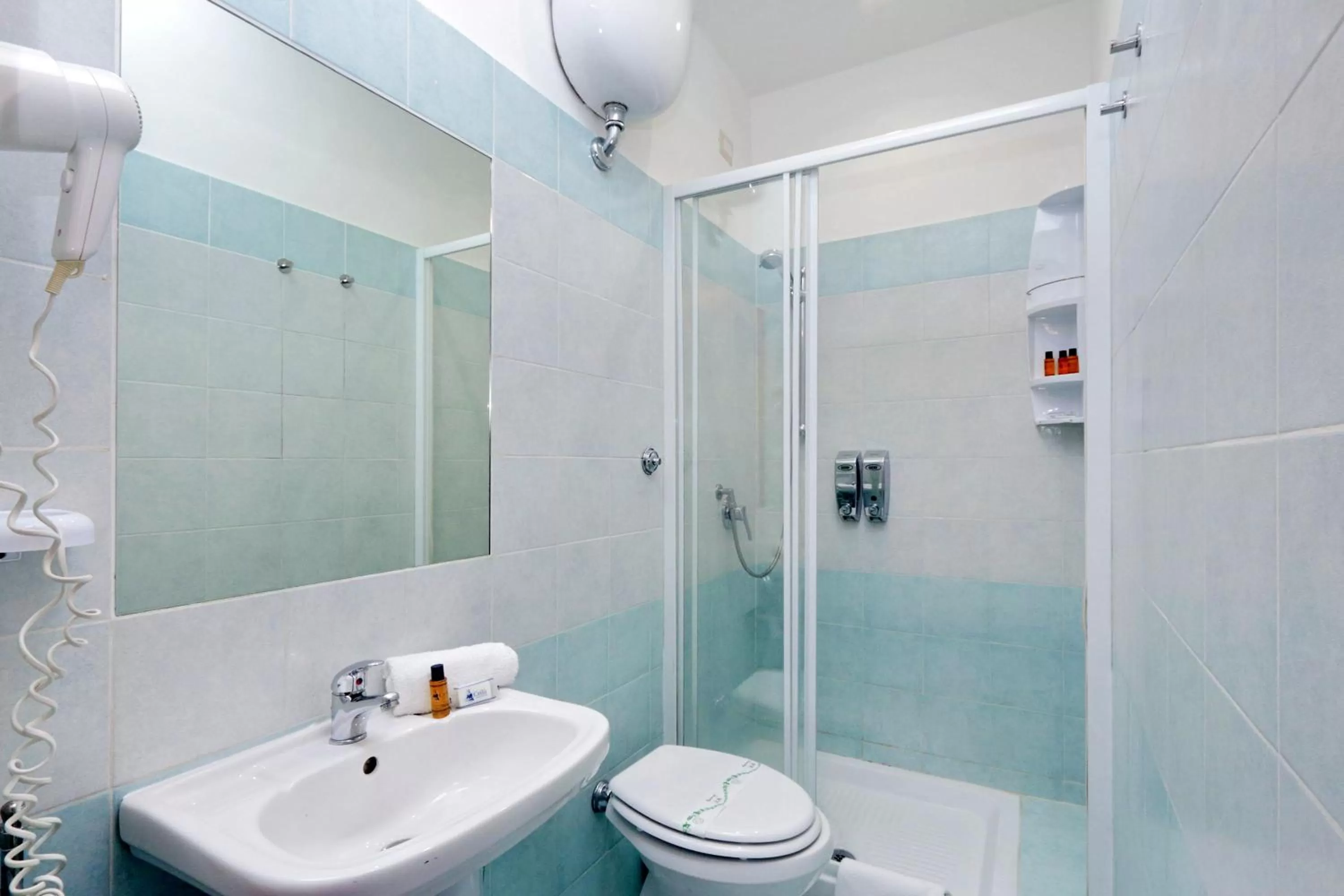 Shower in Domus Domas & Boutique - Golden Keys Collection