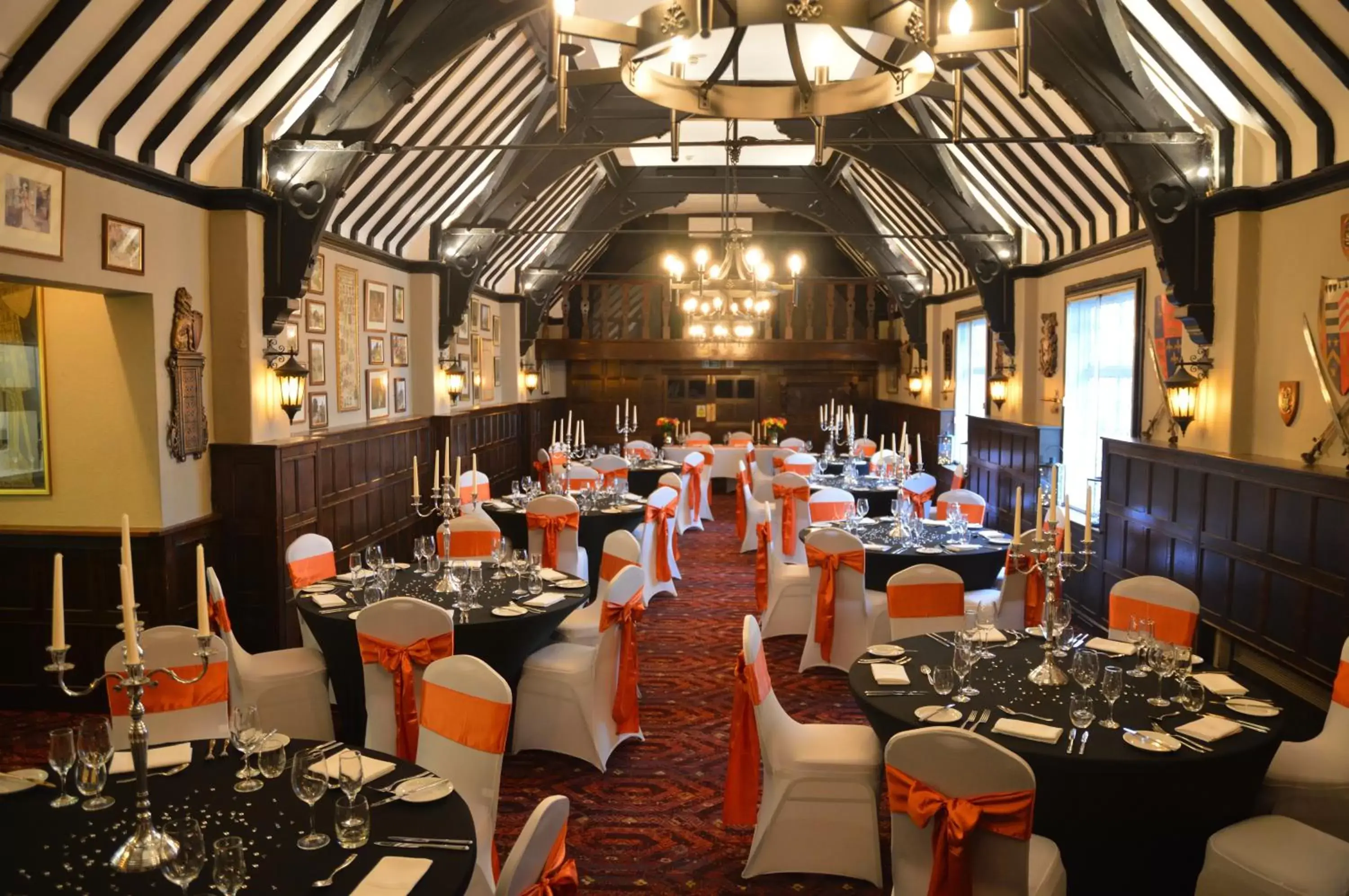 Banquet/Function facilities, Restaurant/Places to Eat in The Feathers Hotel