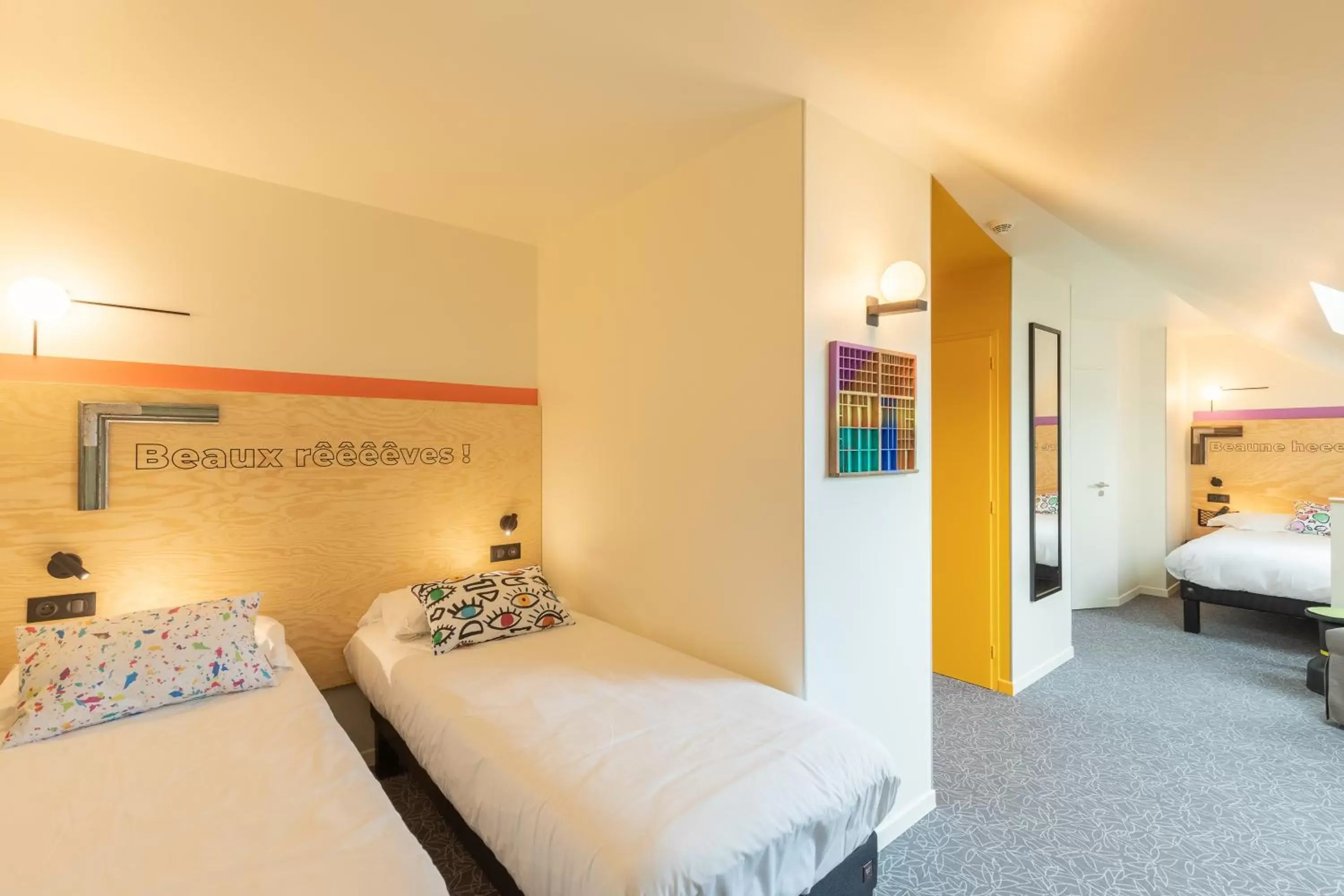 Bedroom, Bed in greet Hotel Beaune