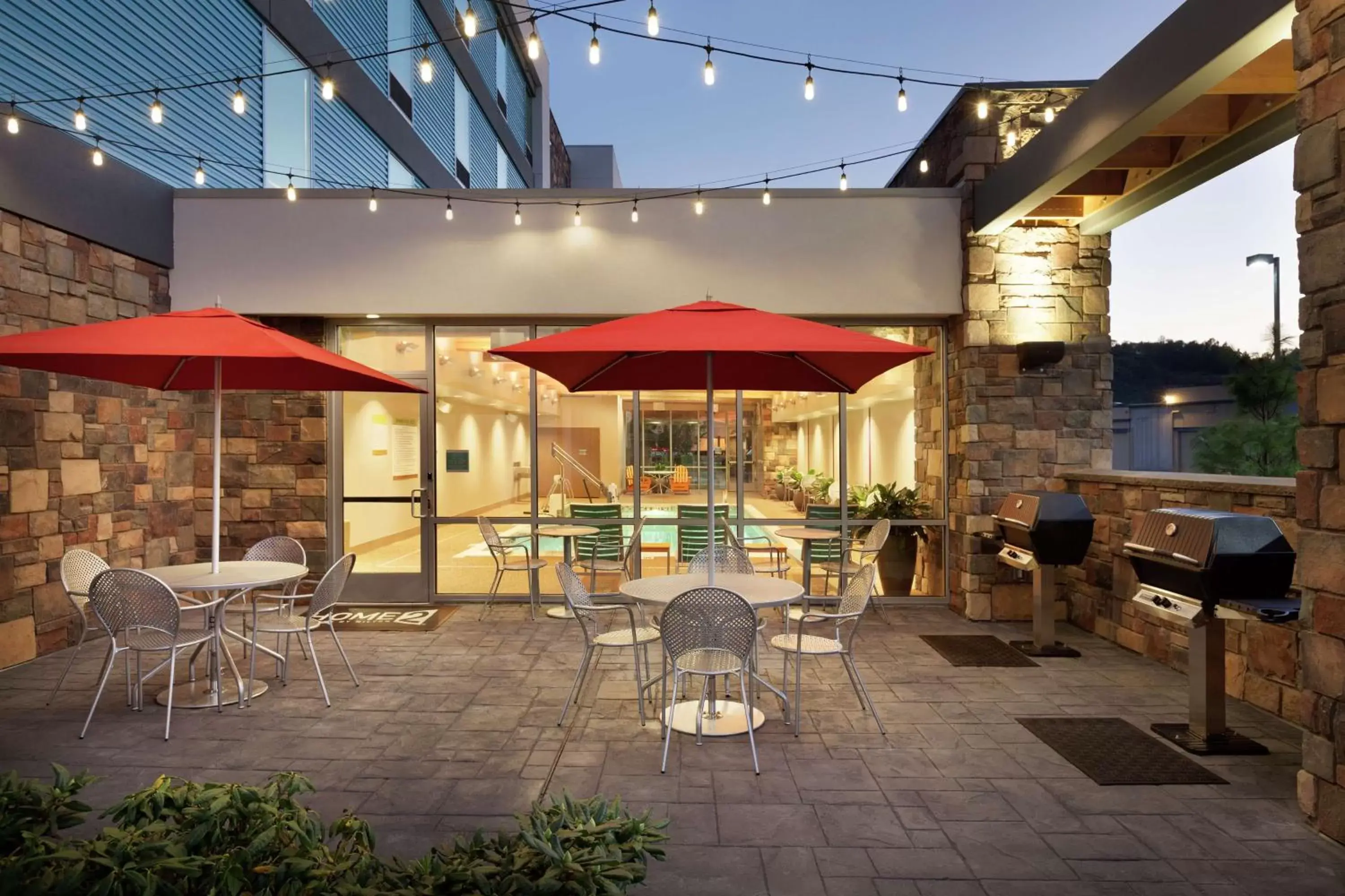 Patio, Restaurant/Places to Eat in Home2 Suites by Hilton Seattle Airport