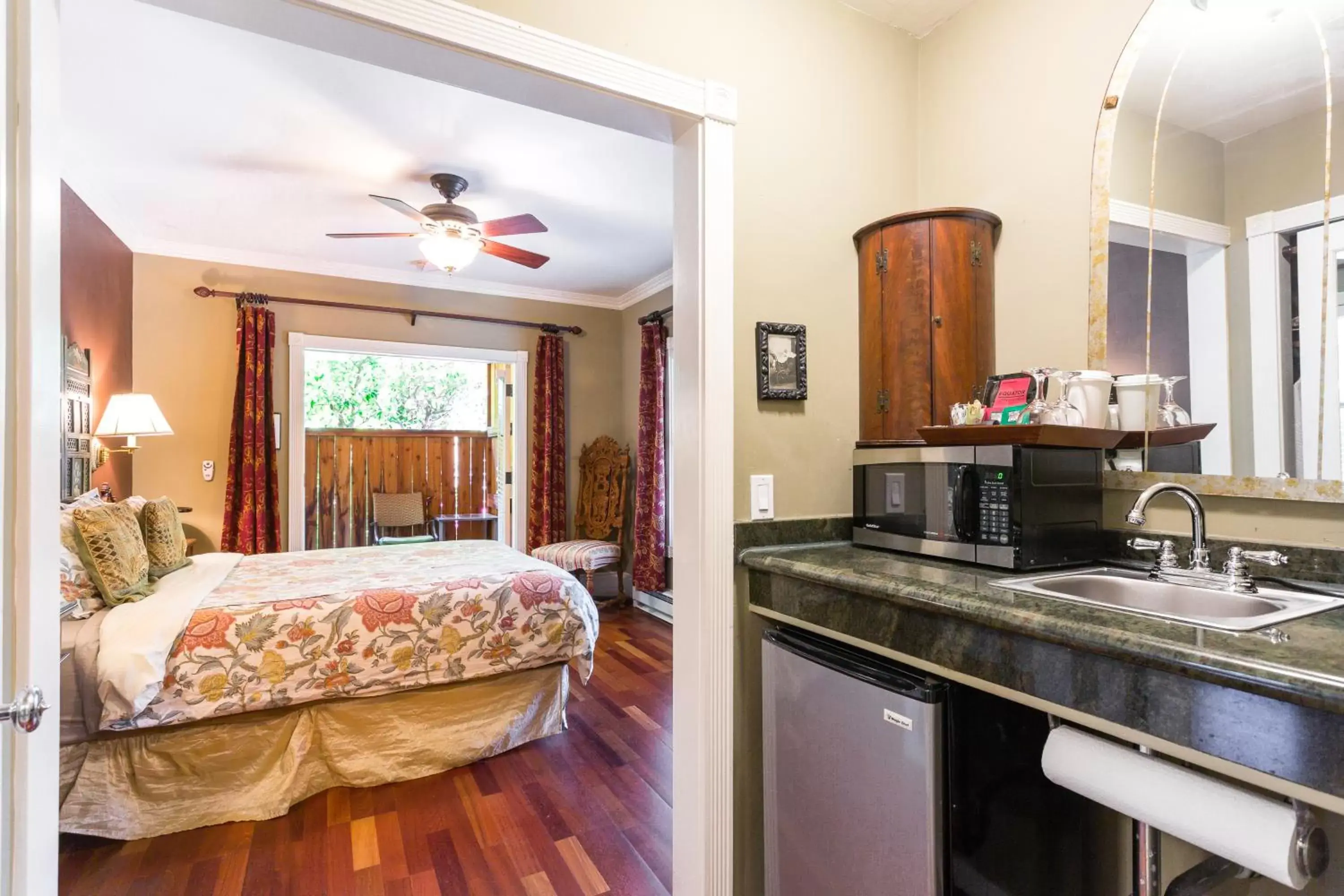 Kitchen/Kitchenette in Panama Hotel and Suites