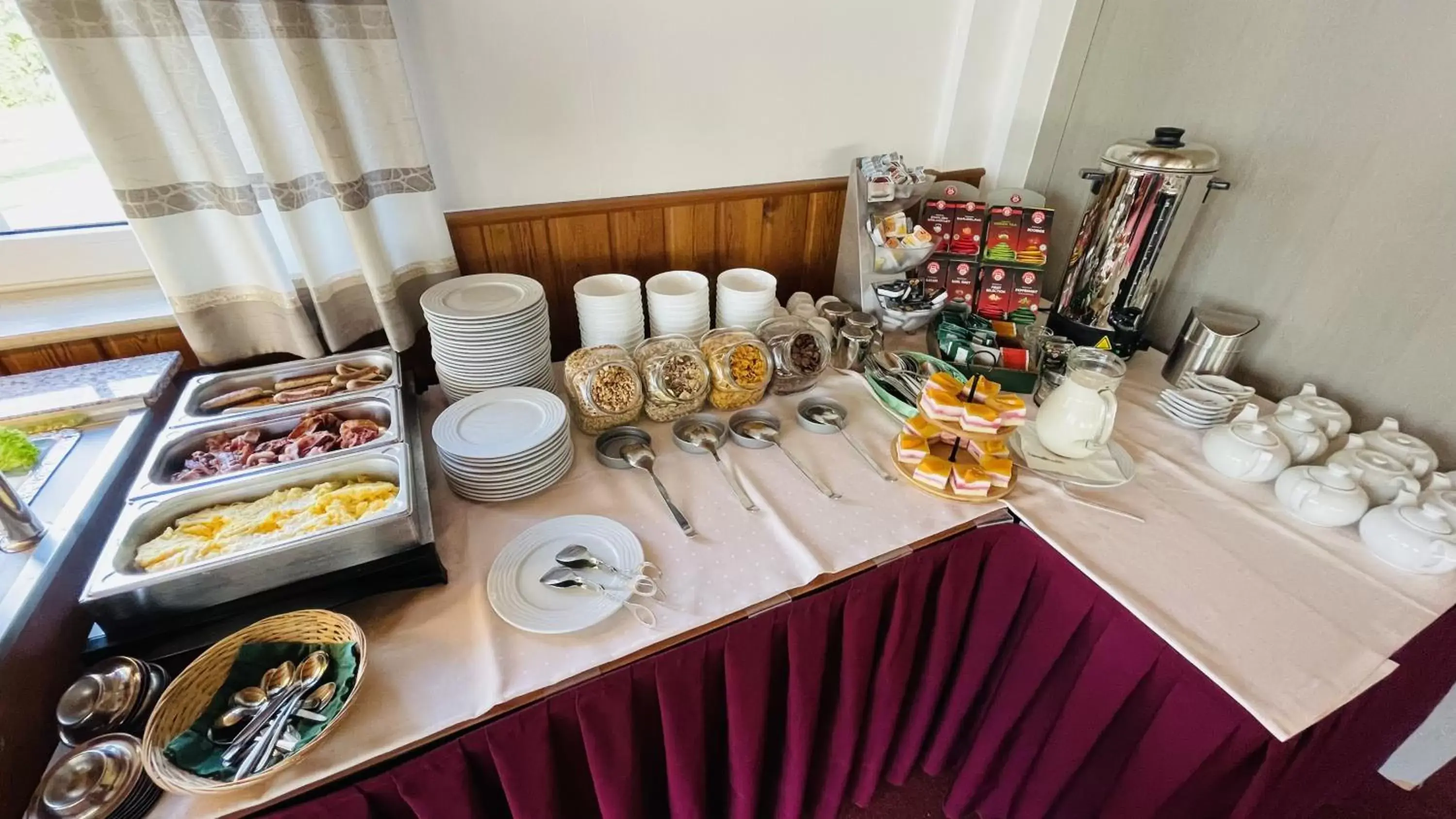 Buffet breakfast in Hotel Schnehagen