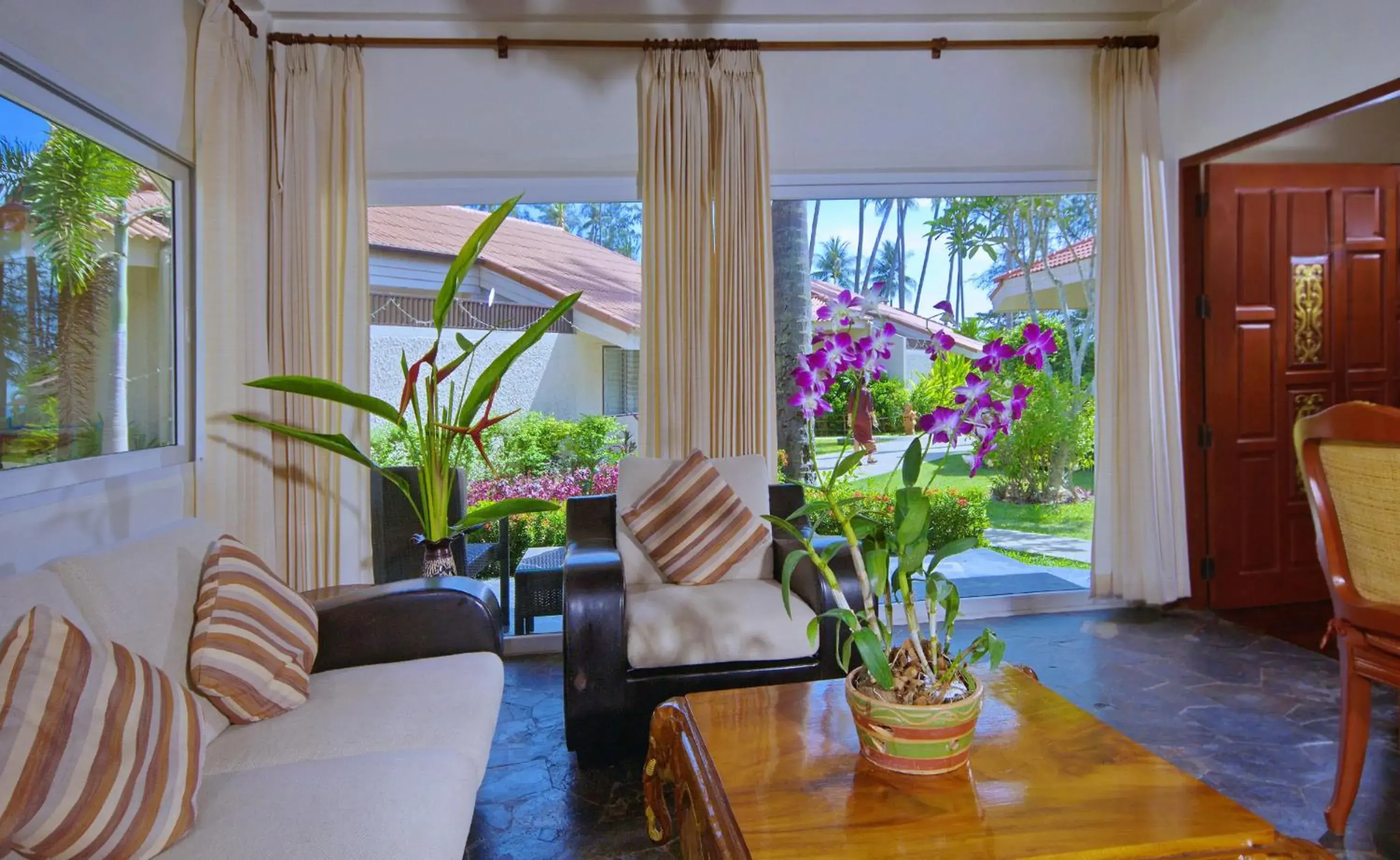 Living room, Lobby/Reception in The Siam Residence Boutique Resort