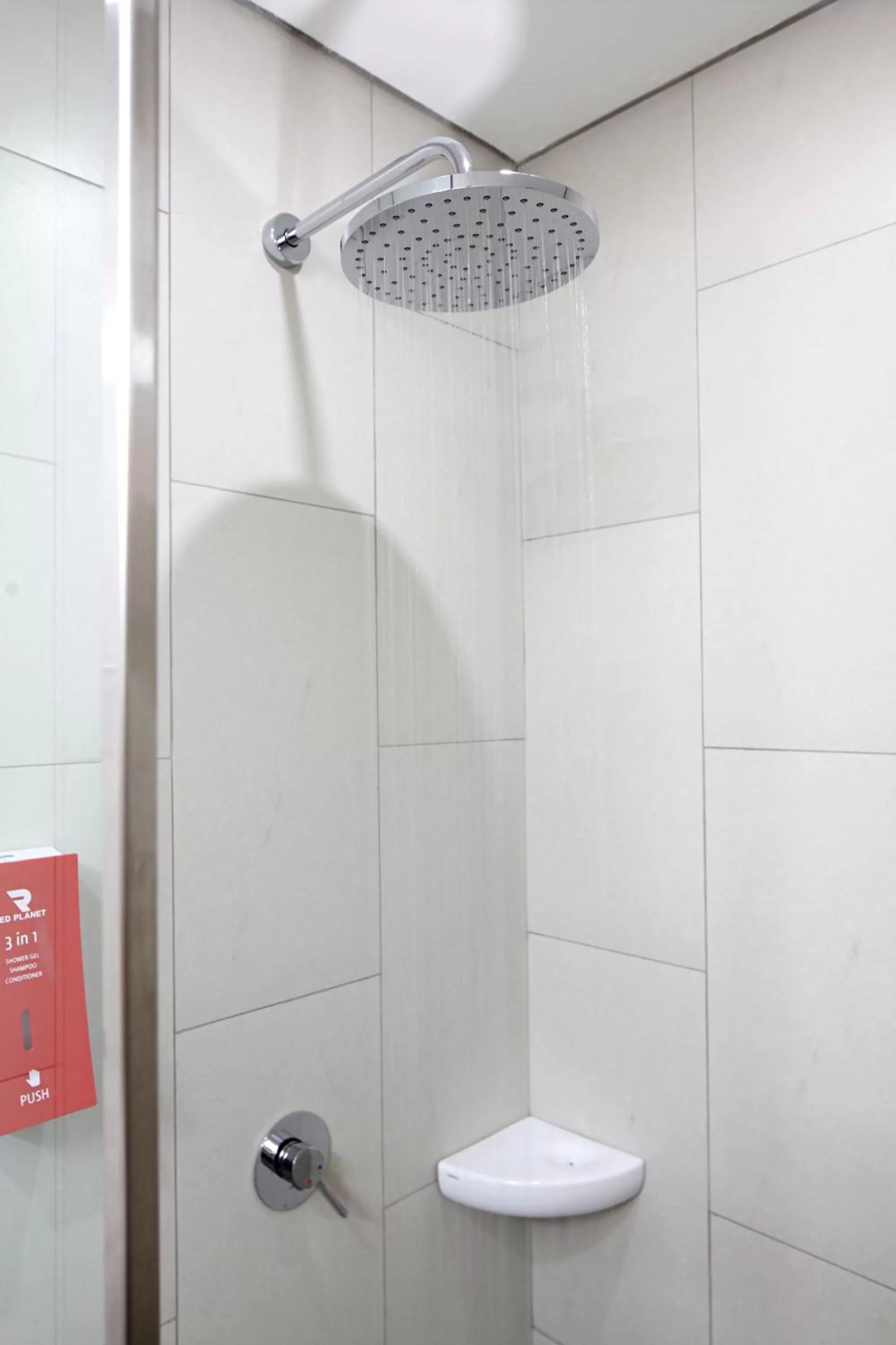 Shower in Red Planet Cubao Aurora Boulevard
