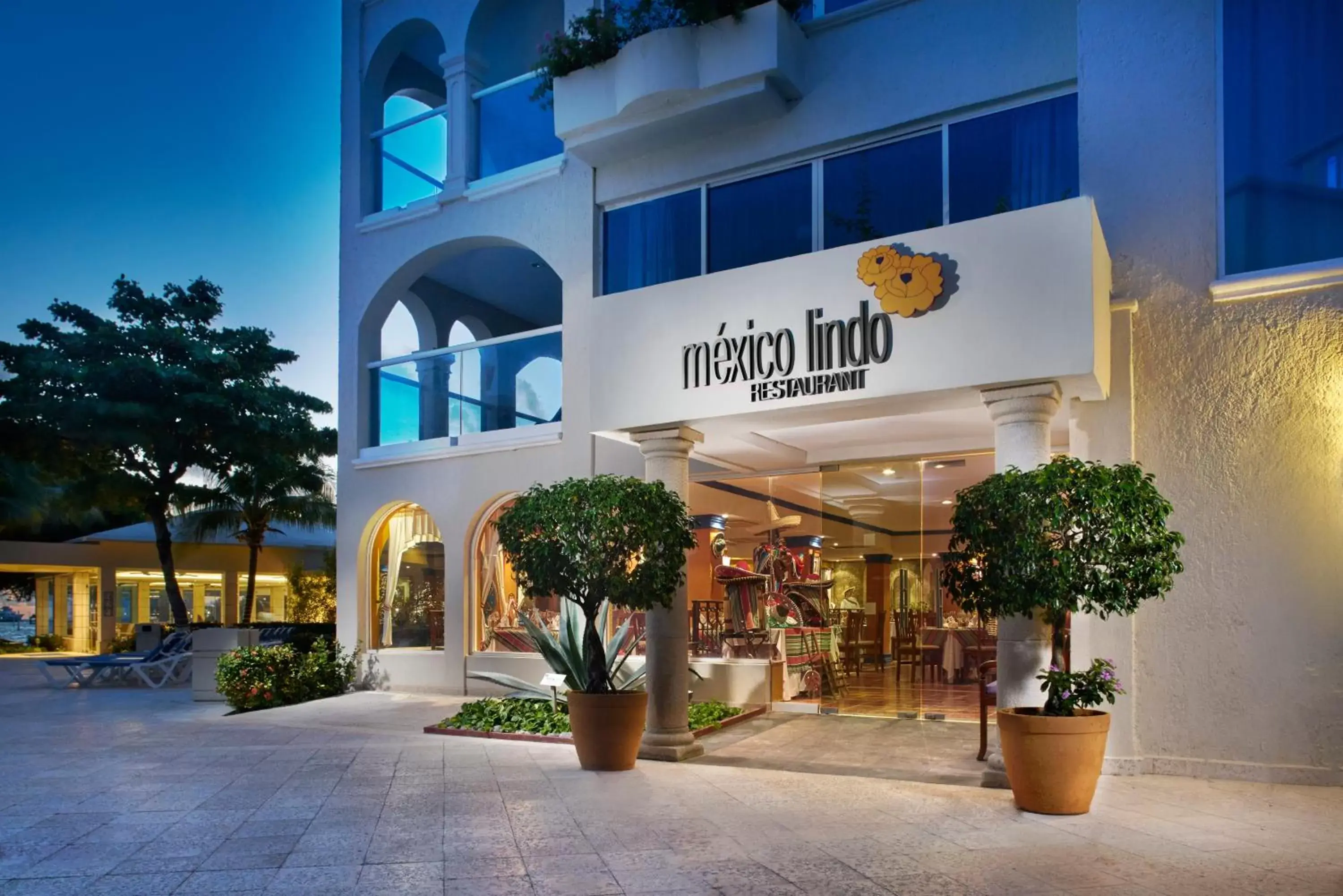 Restaurant/places to eat, Property Building in Occidental Costa Cancún - All Inclusive