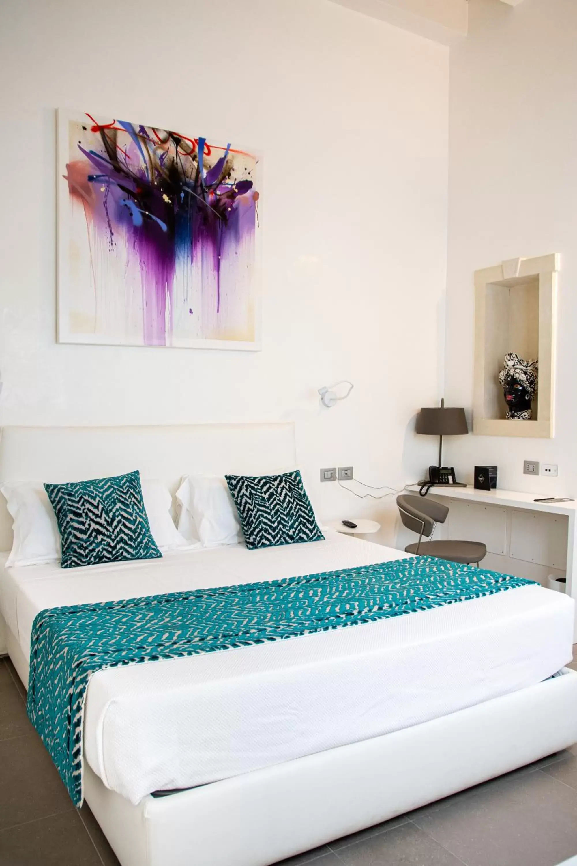 Bed in Caportigia Boutique Hotel