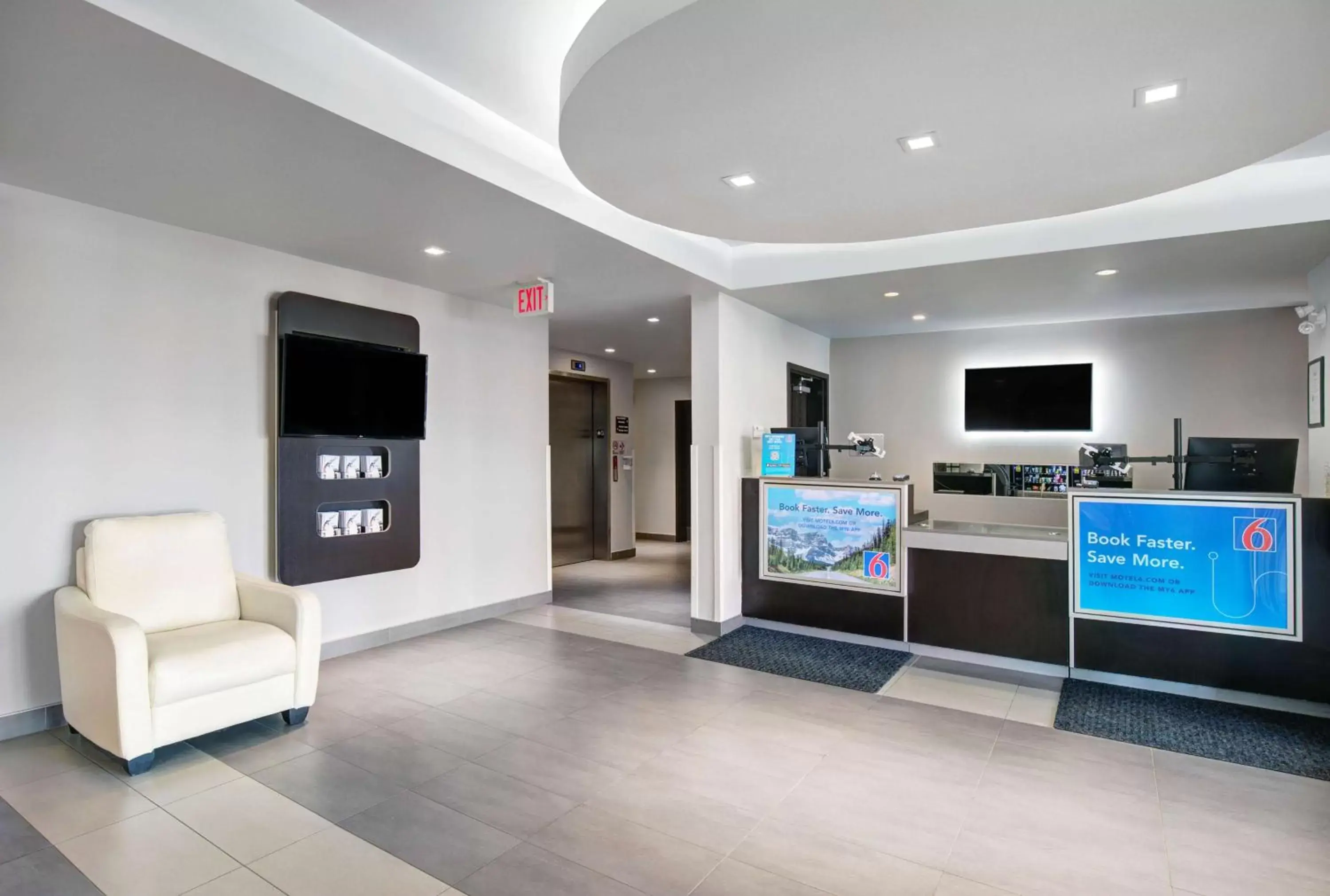 Lobby or reception, Lobby/Reception in Motel 6 Airdrie