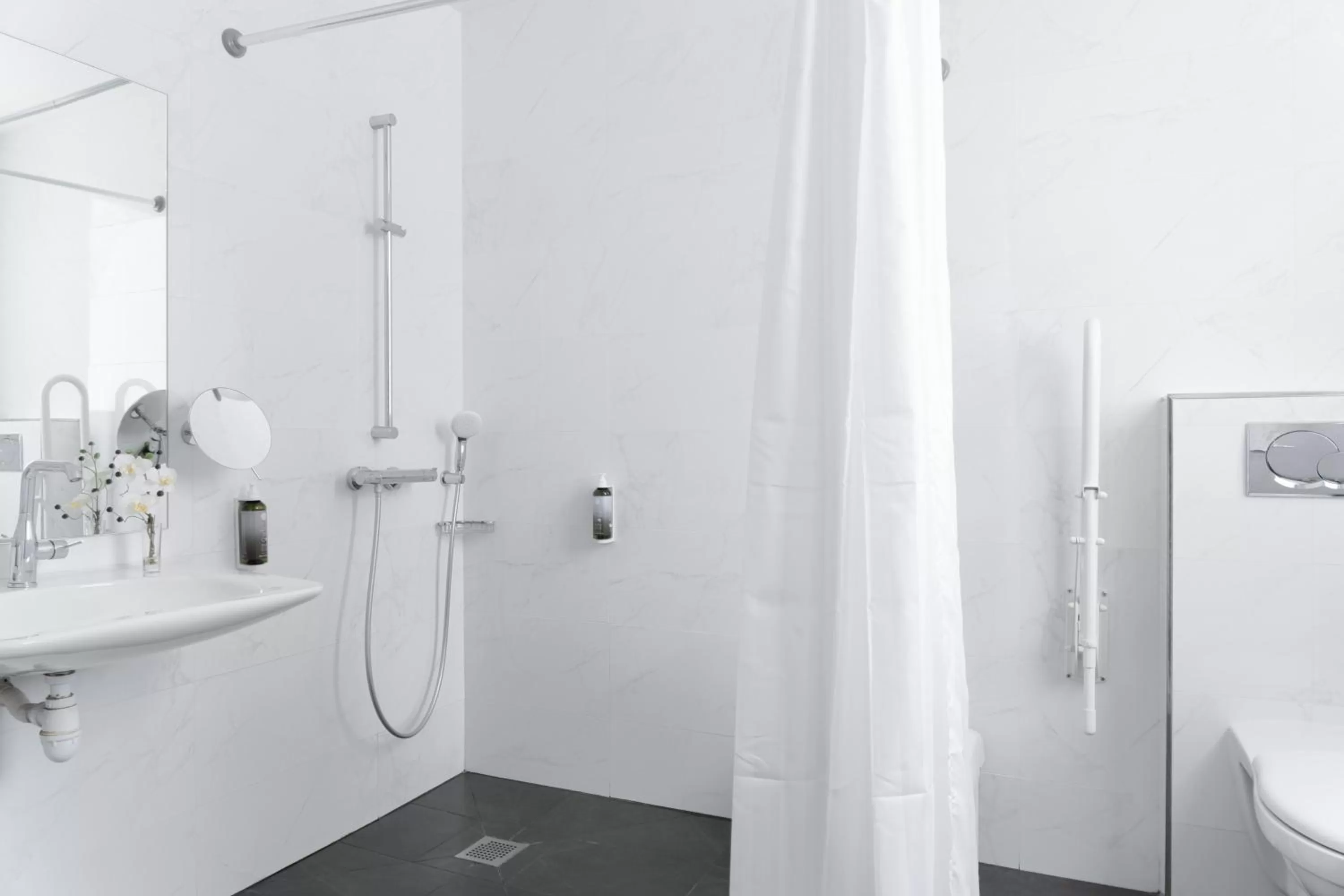 Bathroom in Hotel Palm - Astotel