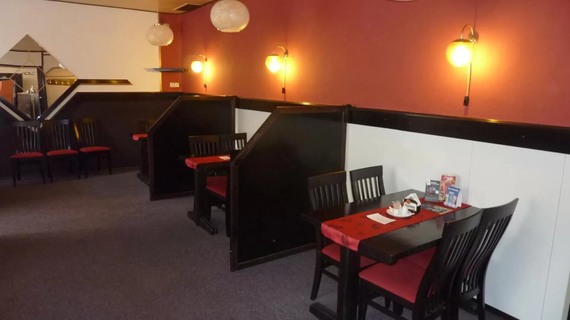 Restaurant/places to eat in Hotel THT