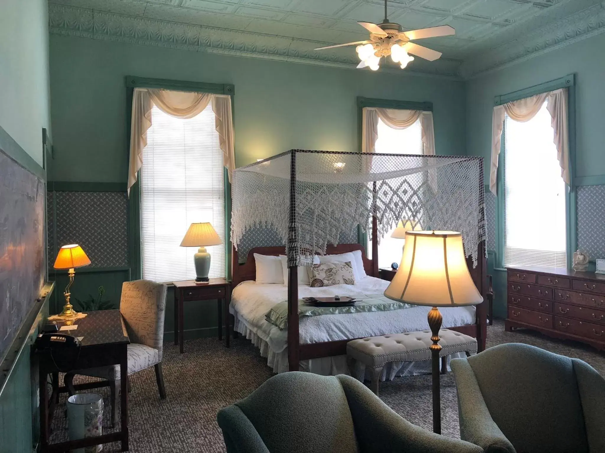 Bed in Chambery Inn Bed in Chambery Inn