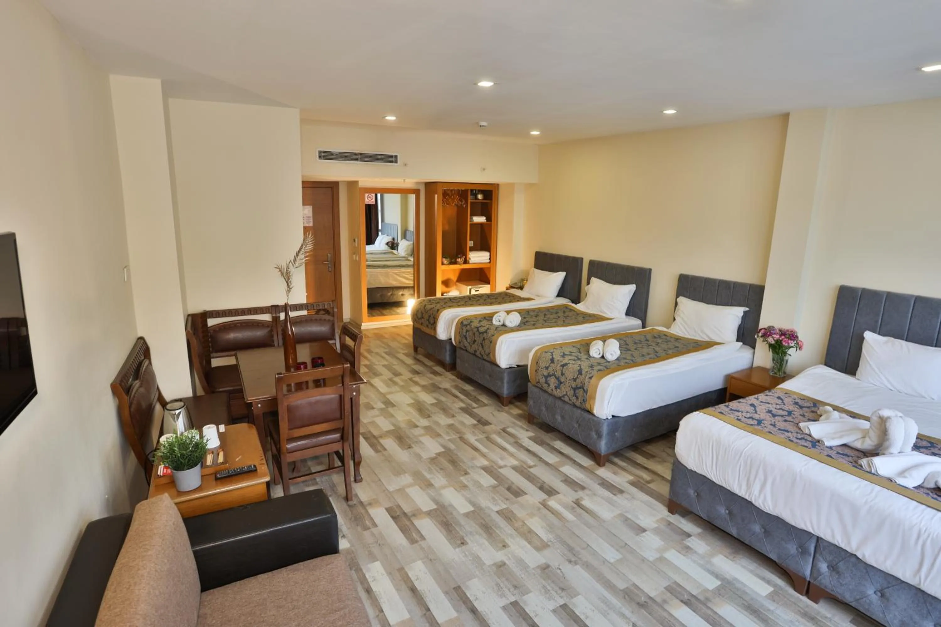 Living room, Bed in Cumbali Plaza Hotel