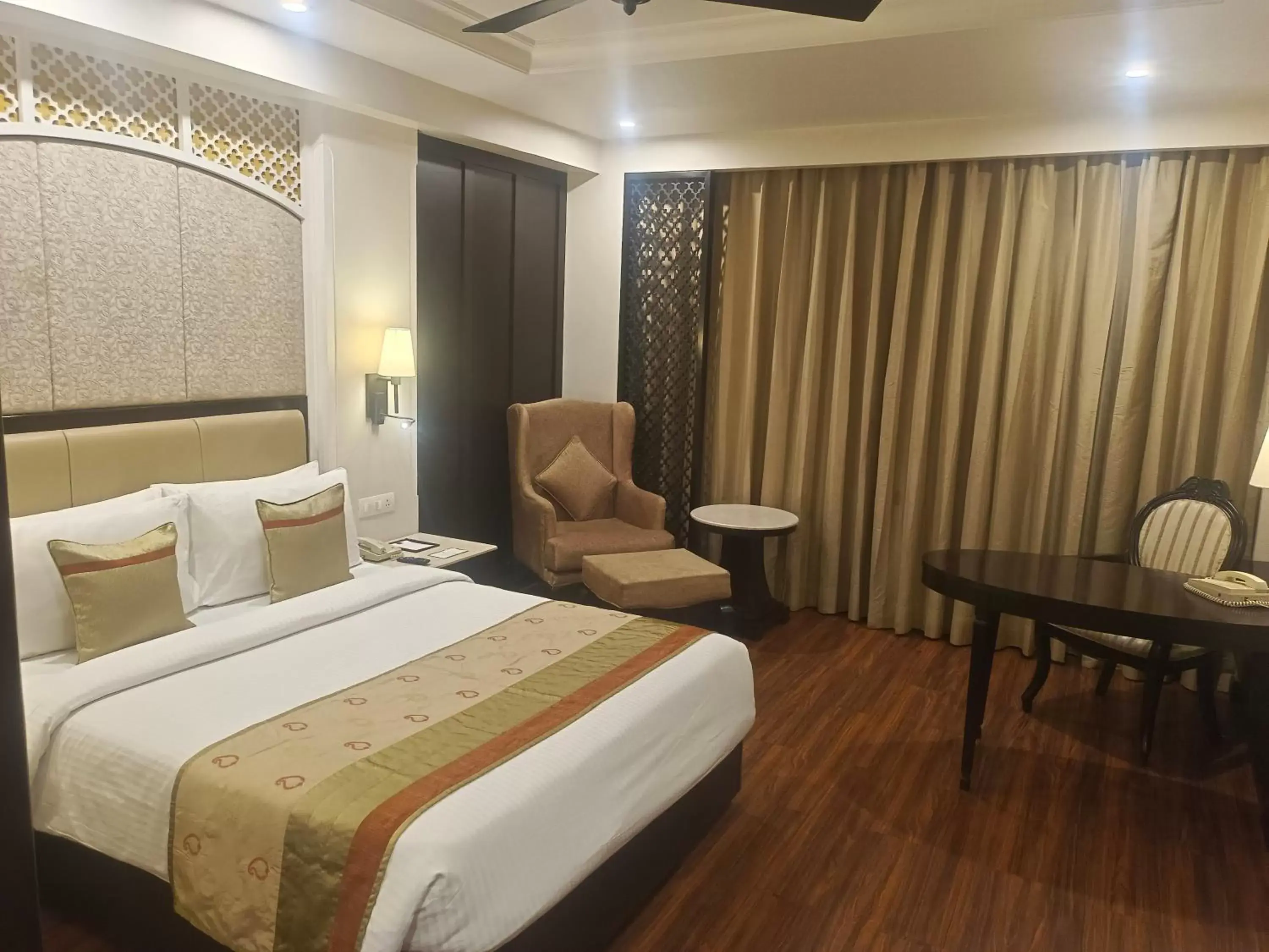 Bedroom, Bed in La Place Sarovar Portico