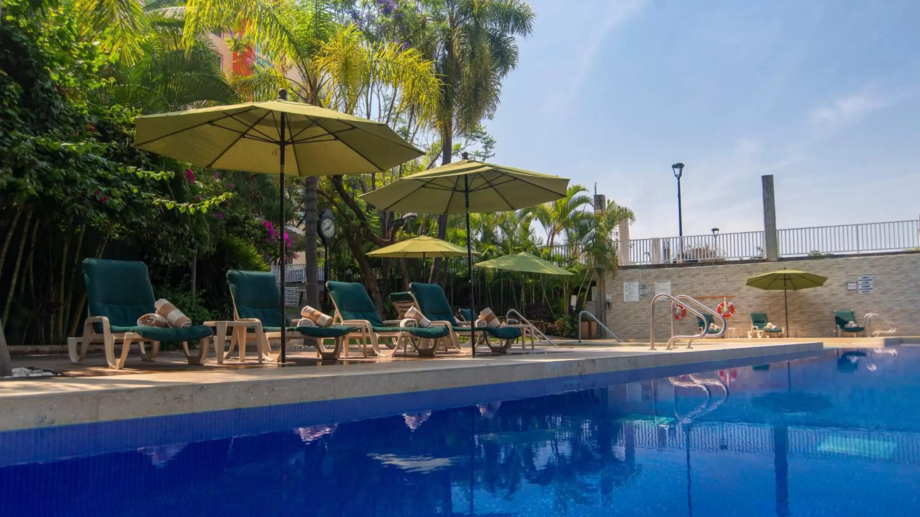 Swimming Pool in Holiday Inn Express & Suites Cuernavaca, an IHG Hotel