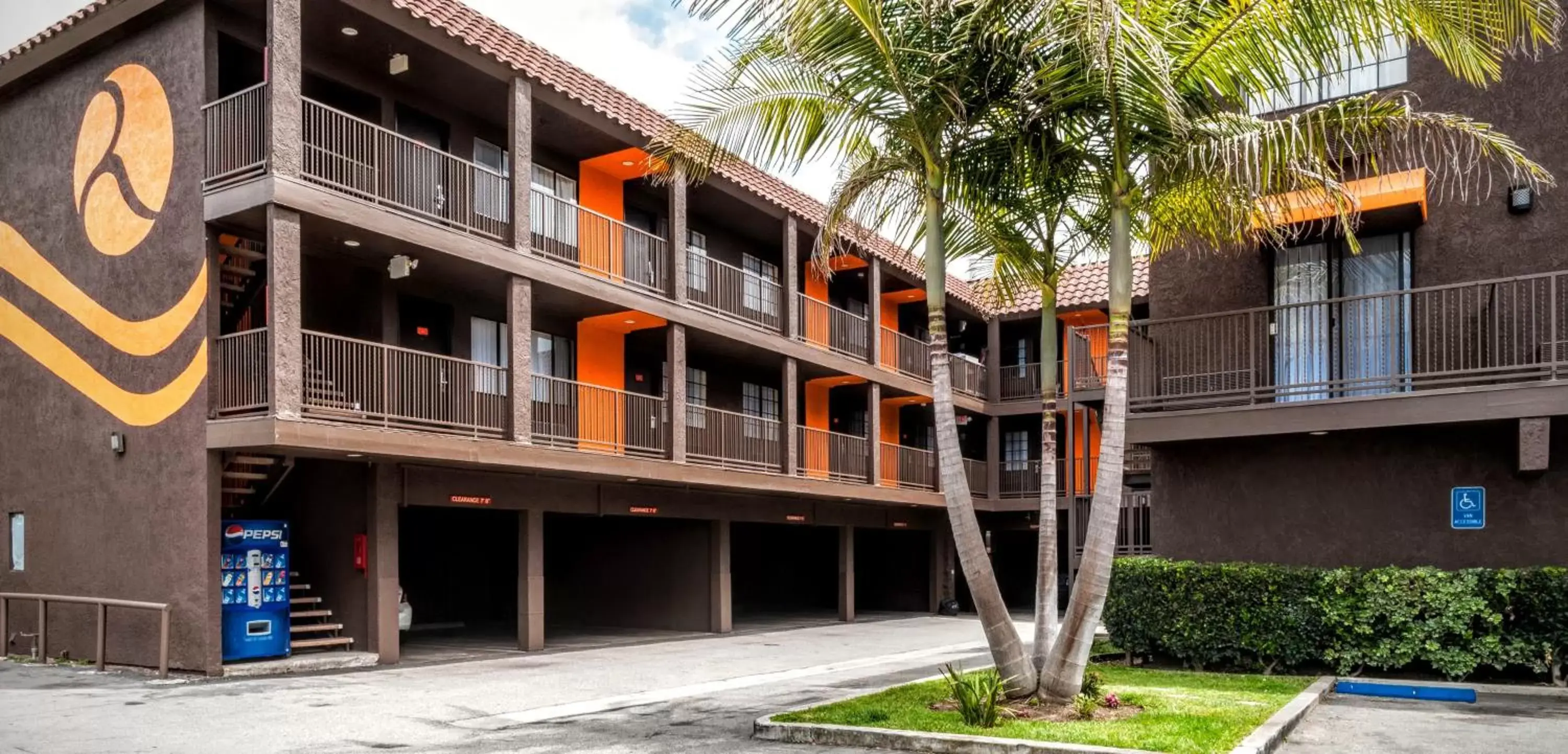 Property building, Facade/Entrance in Redondo Pier Inn