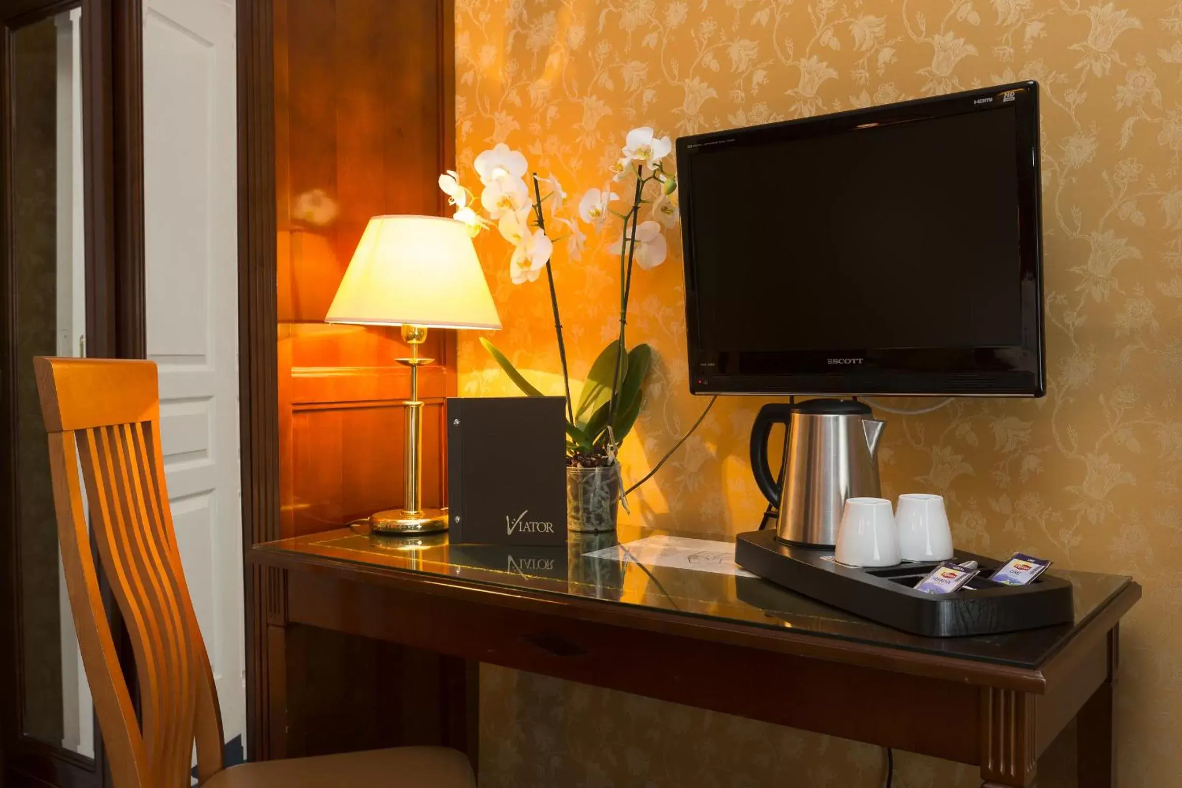 Bedroom, TV/Entertainment Center in Hotel Viator - Gare de Lyon