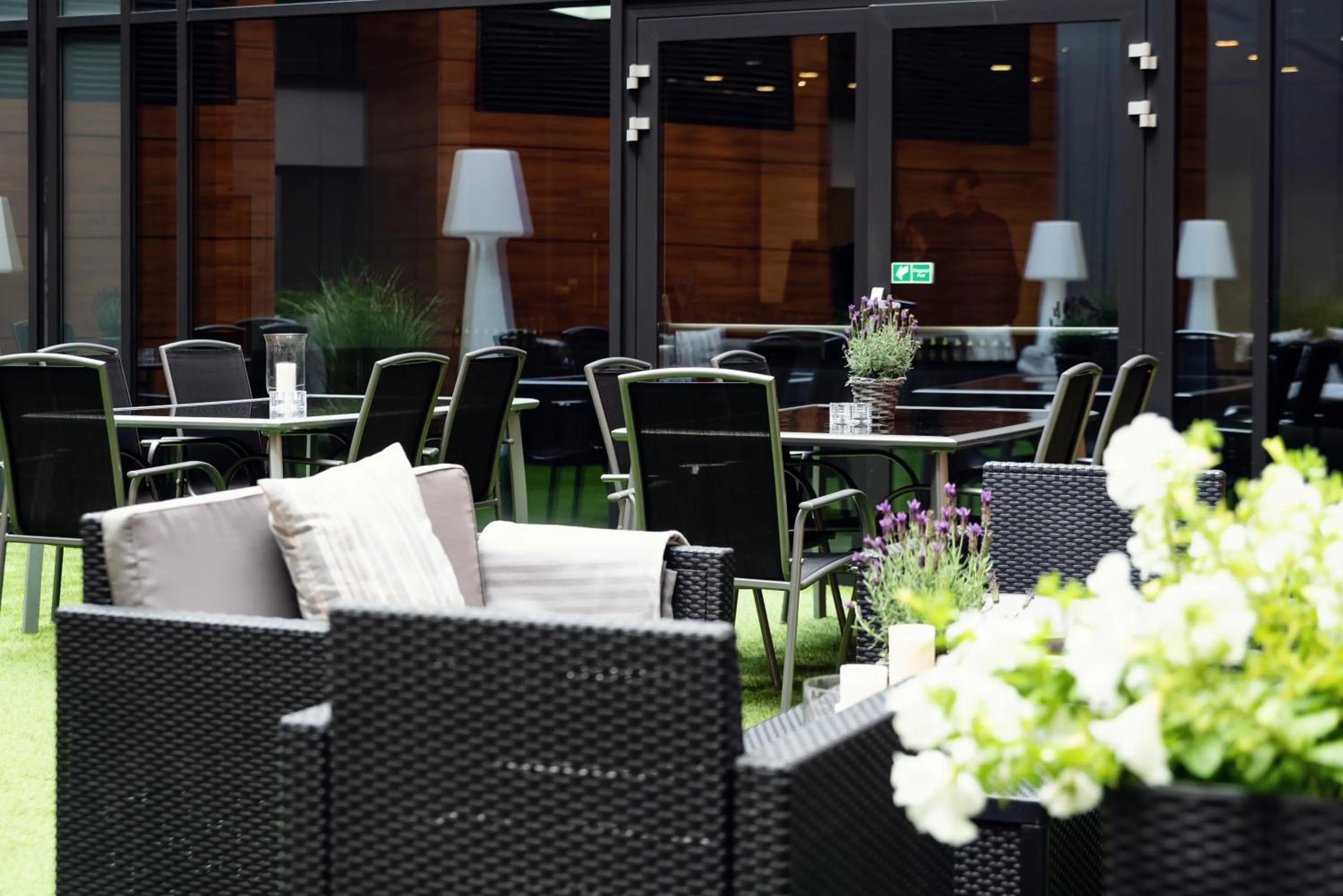 Patio in Warsaw Plaza Hotel