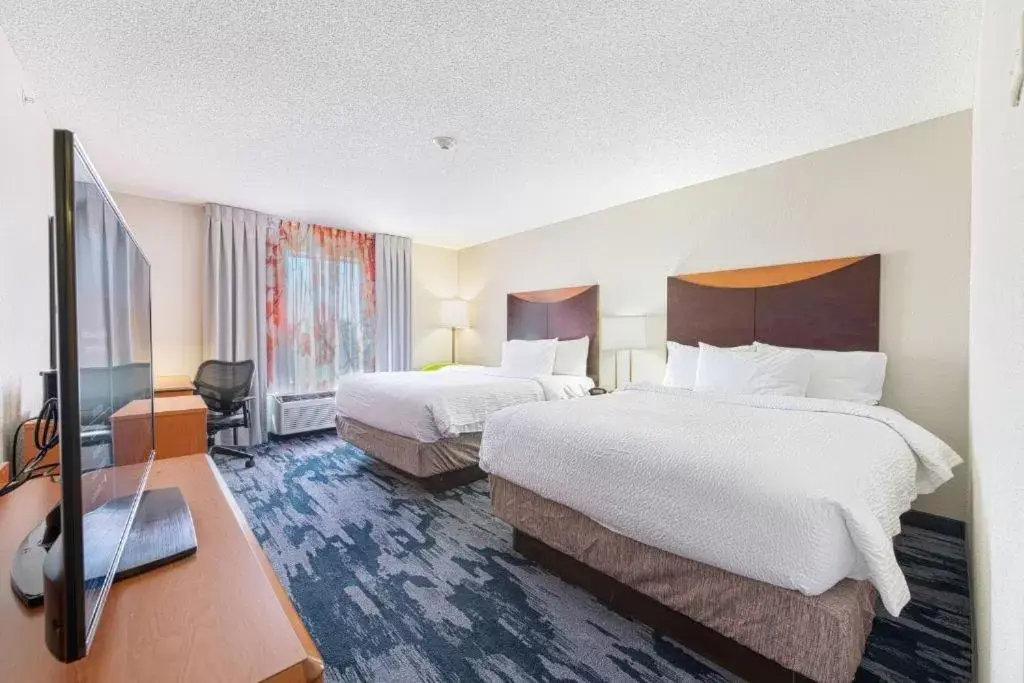 Bed in Fairfield Inn & Suites by Marriott Chicago Naperville