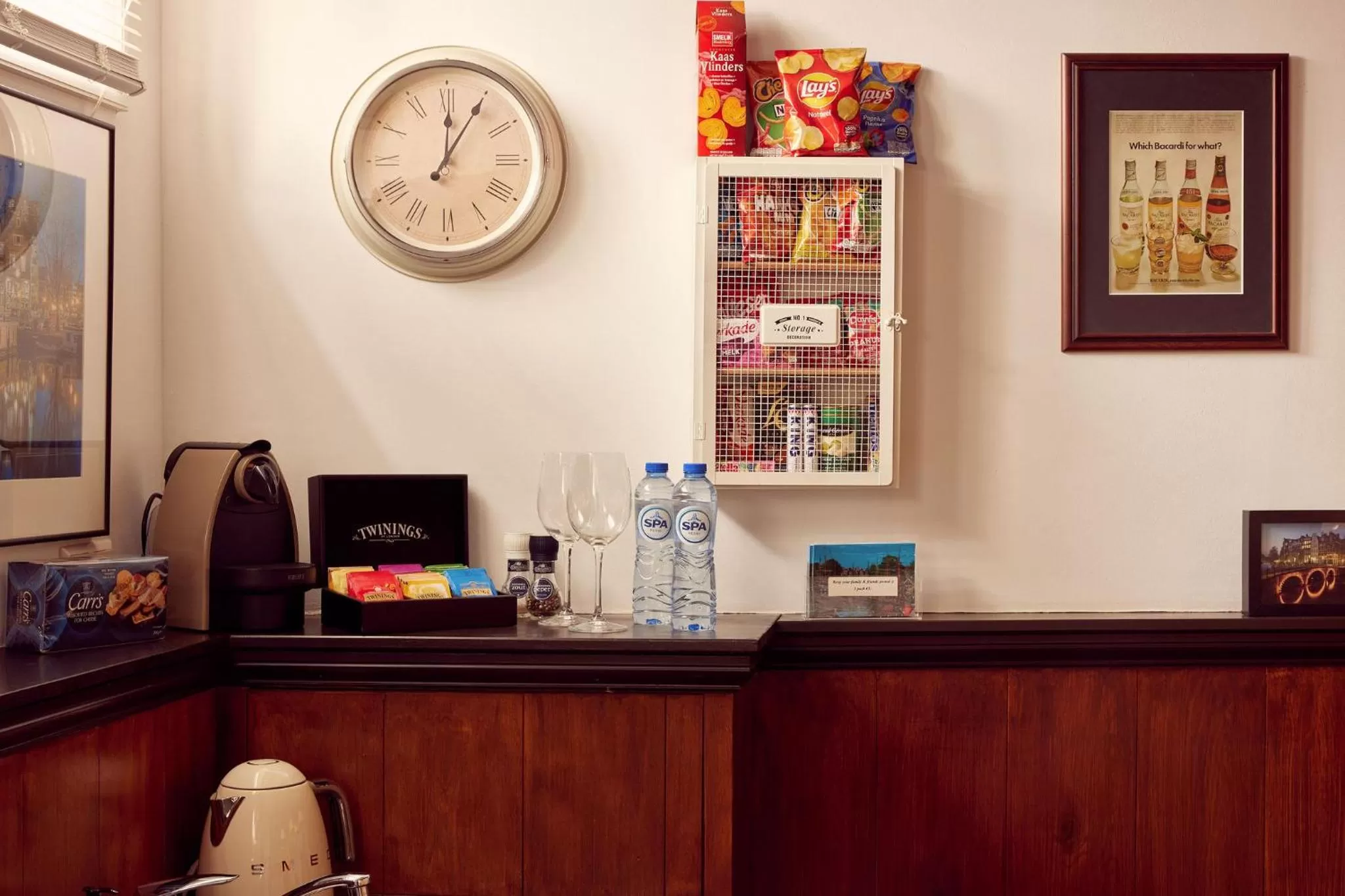 Coffee/tea facilities in Realeneiland Bed & Breakfast